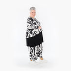  AKH Fashion Jacke in gerundeter Form, aus Viskose, 1460.00130, Schwarz/Weiß, Zebra, Schick