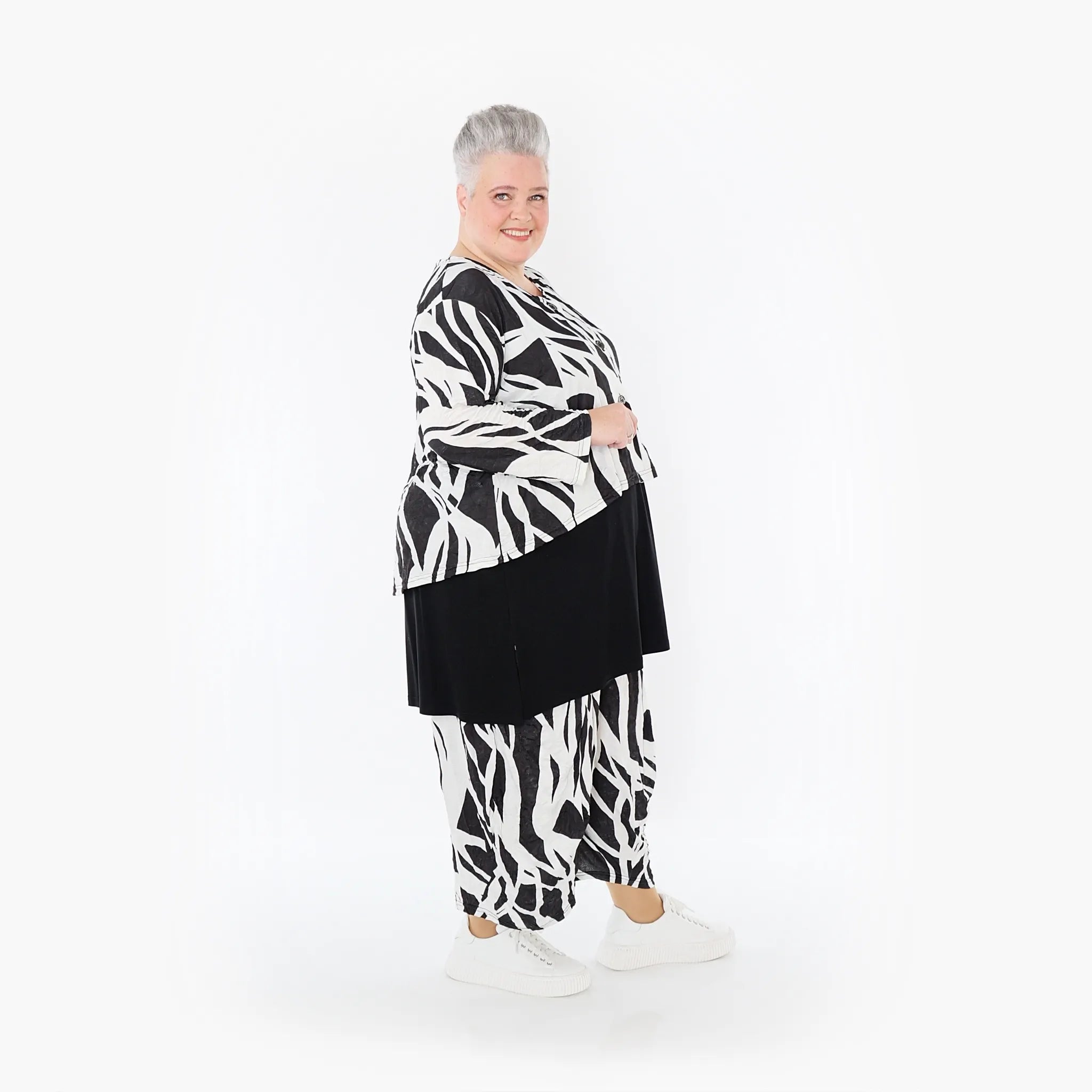  AKH Fashion Jacke in gerundeter Form, aus Viskose, 1460.00130, Schwarz/Weiß, Zebra, Schick