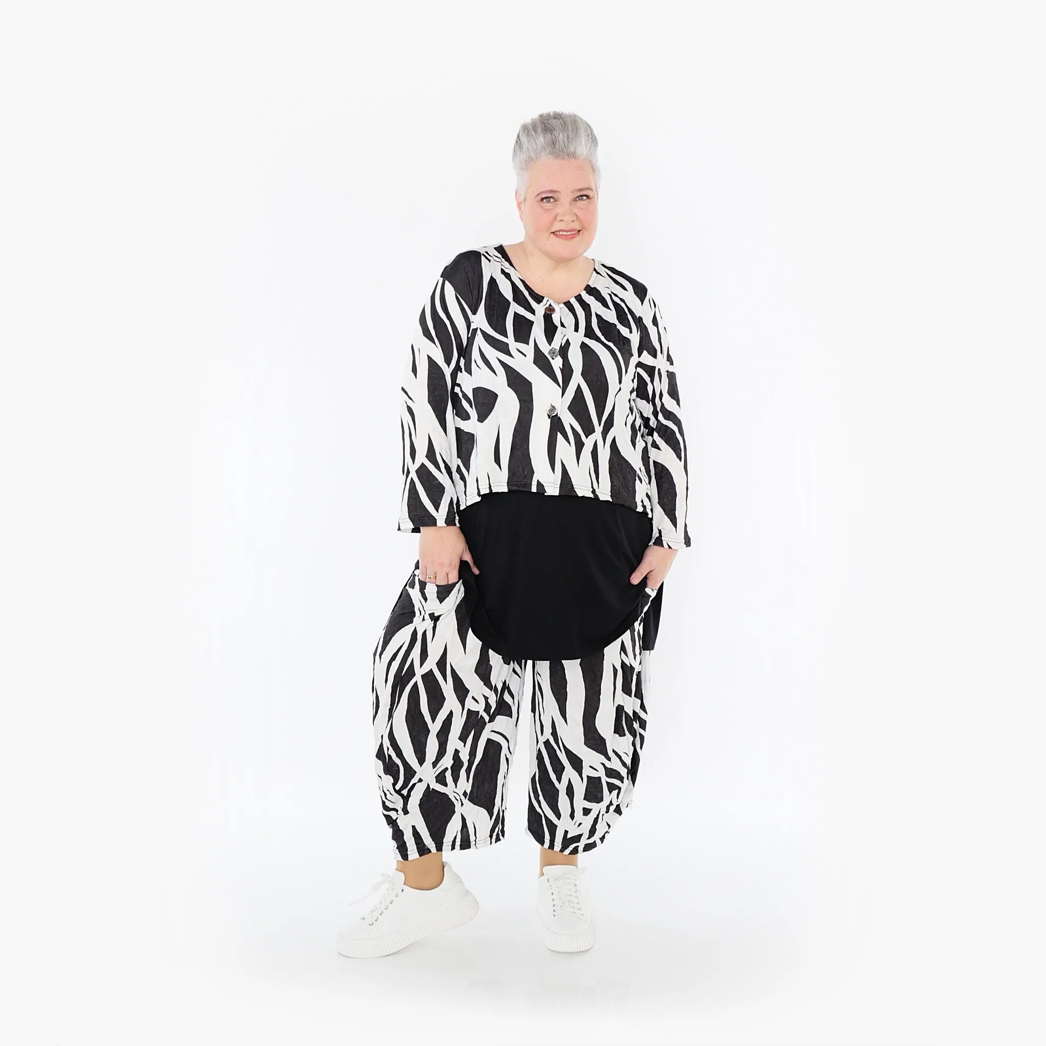  AKH Fashion Jacke in gerundeter Form, aus Viskose, 1460.00130, Schwarz/Weiß, Zebra, Schick