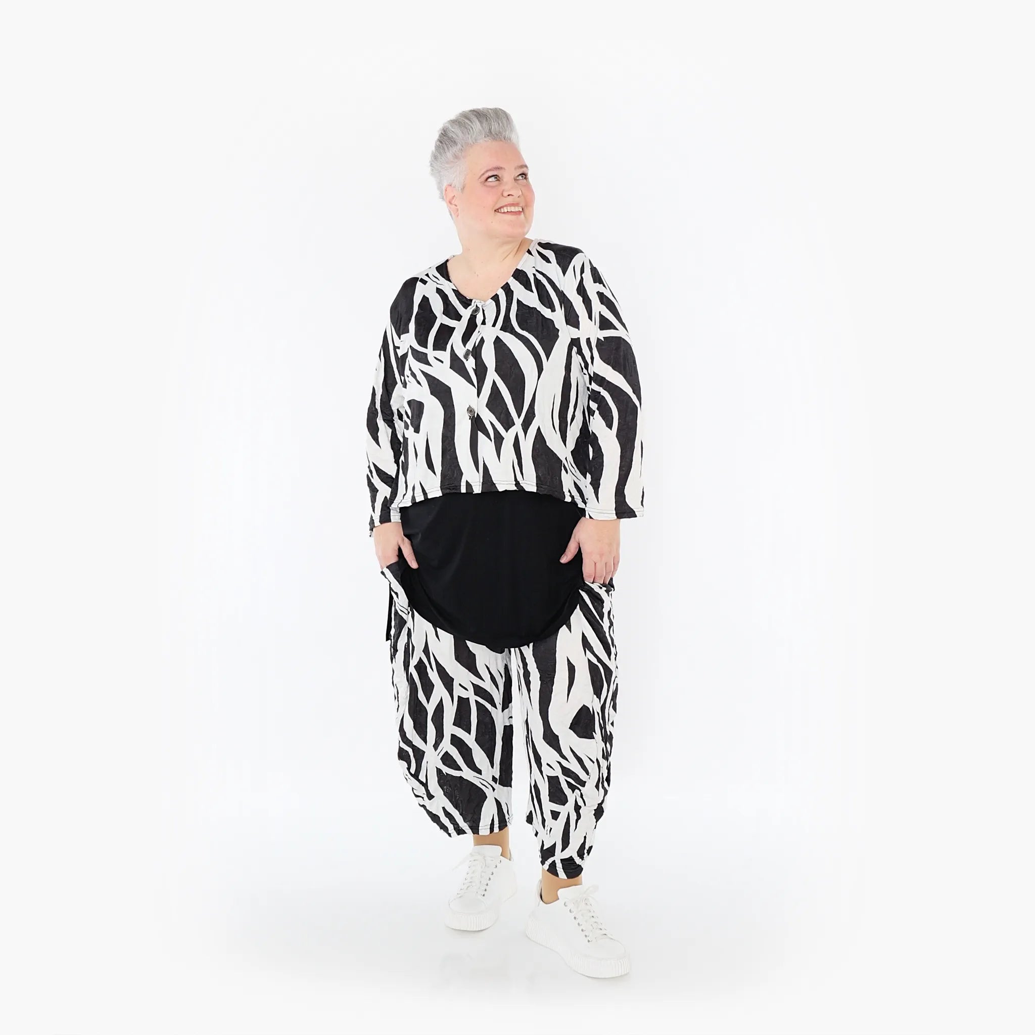  AKH Fashion Jacke in gerundeter Form, aus Viskose, 1460.00130, Schwarz/Weiß, Zebra, Schick
