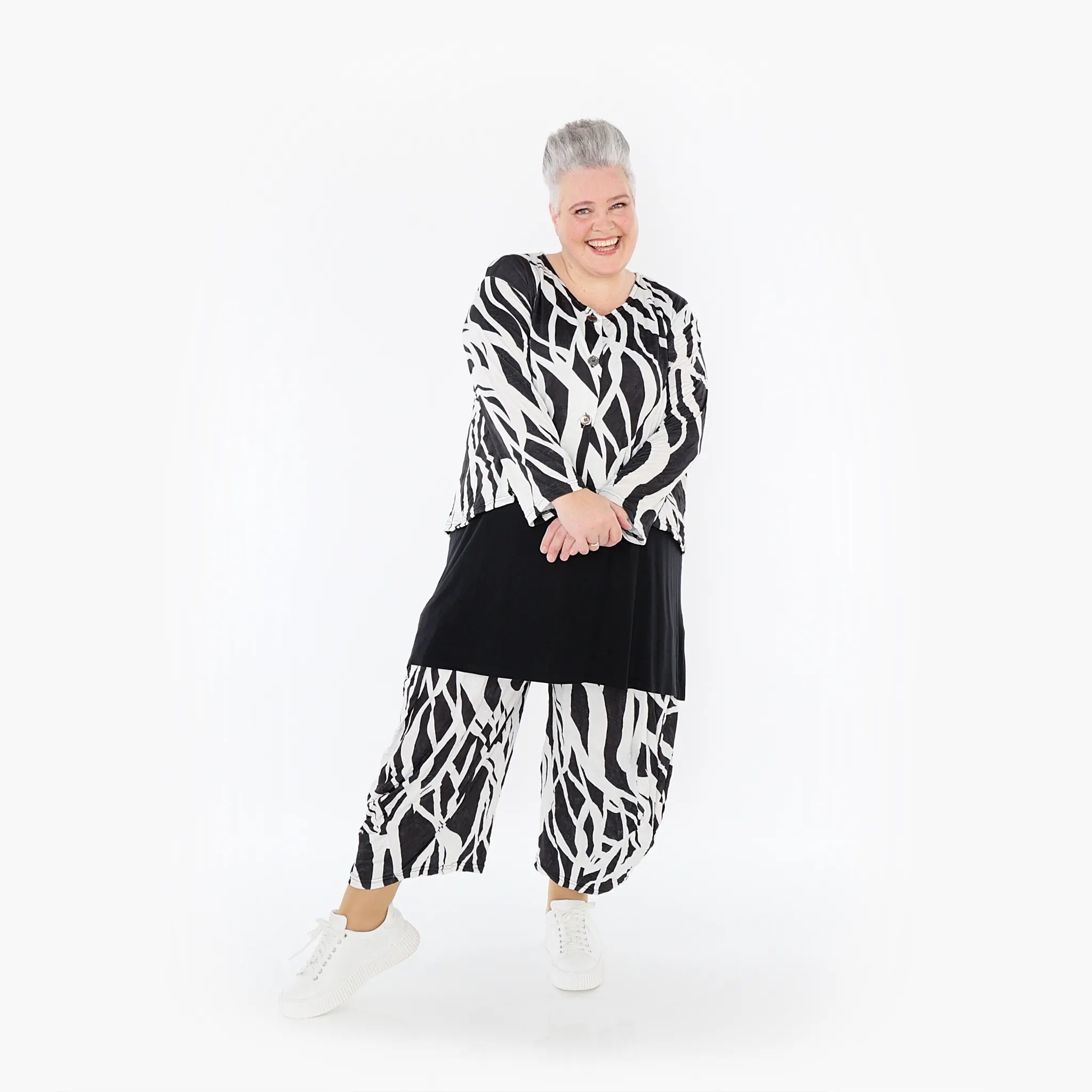  AKH Fashion Jacke in gerundeter Form, aus Viskose, 1460.00130, Schwarz/Weiß, Zebra, Schick