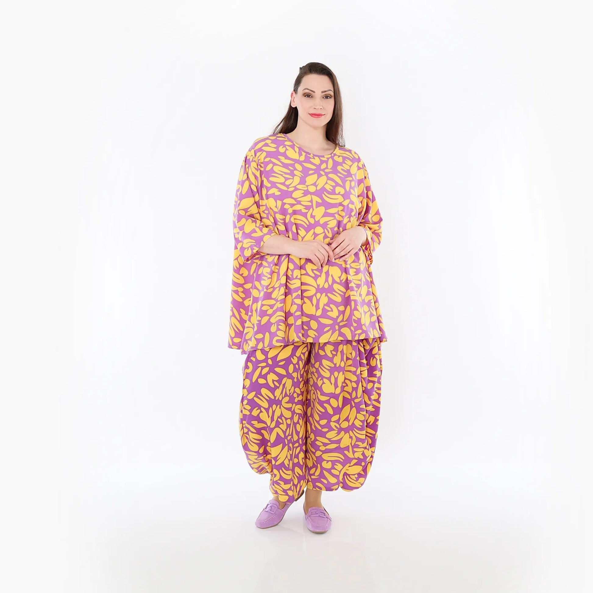  A-Form Bigshirt von AKH Fashion aus Viskose, 1470.00593, Flieder/Gelb, Blumen, Ausgefallen