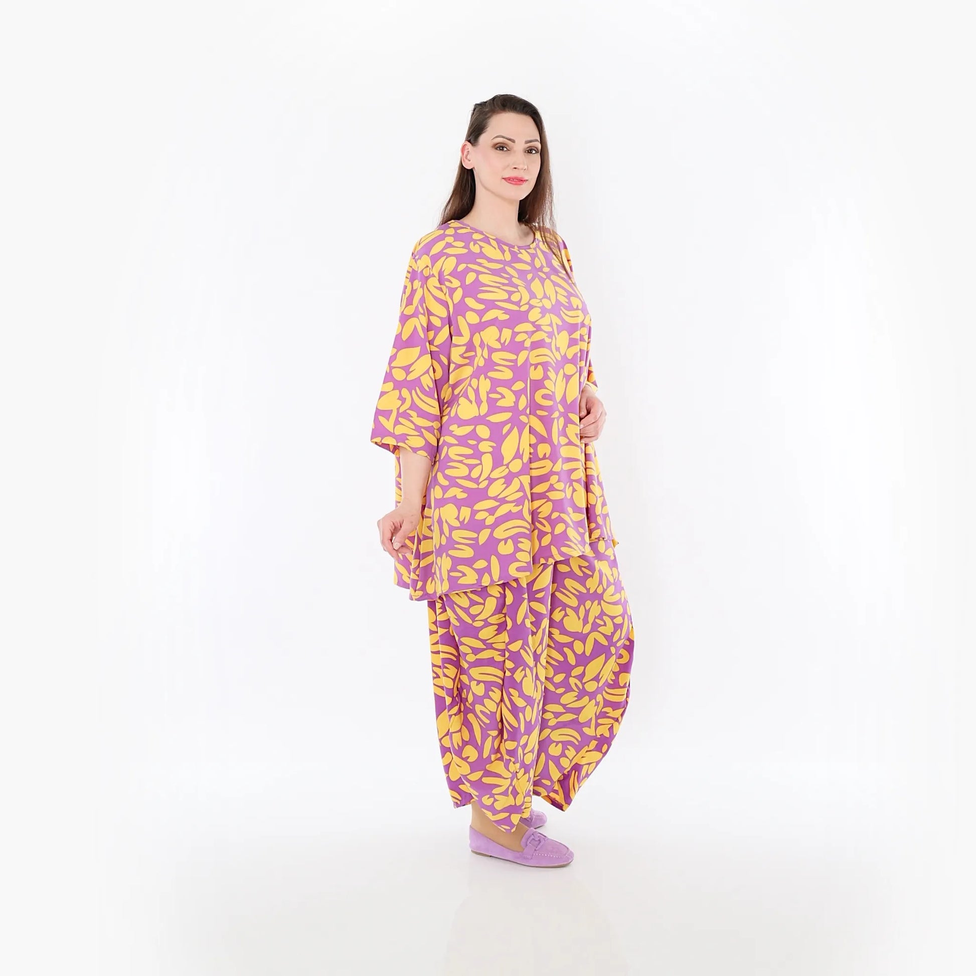  A-Form Bigshirt von AKH Fashion aus Viskose, 1470.00593, Flieder/Gelb, Blumen, Ausgefallen