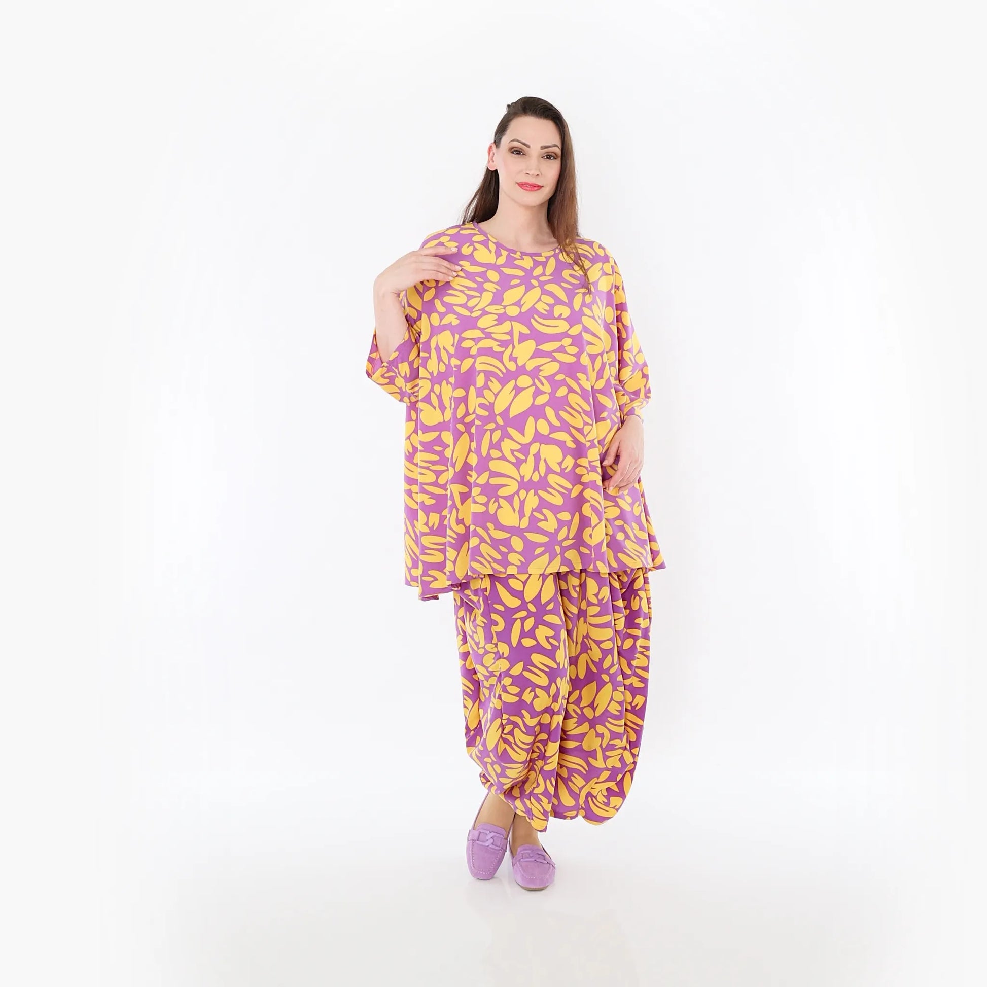  A-Form Bigshirt von AKH Fashion aus Viskose, 1470.00593, Flieder/Gelb, Blumen, Ausgefallen
