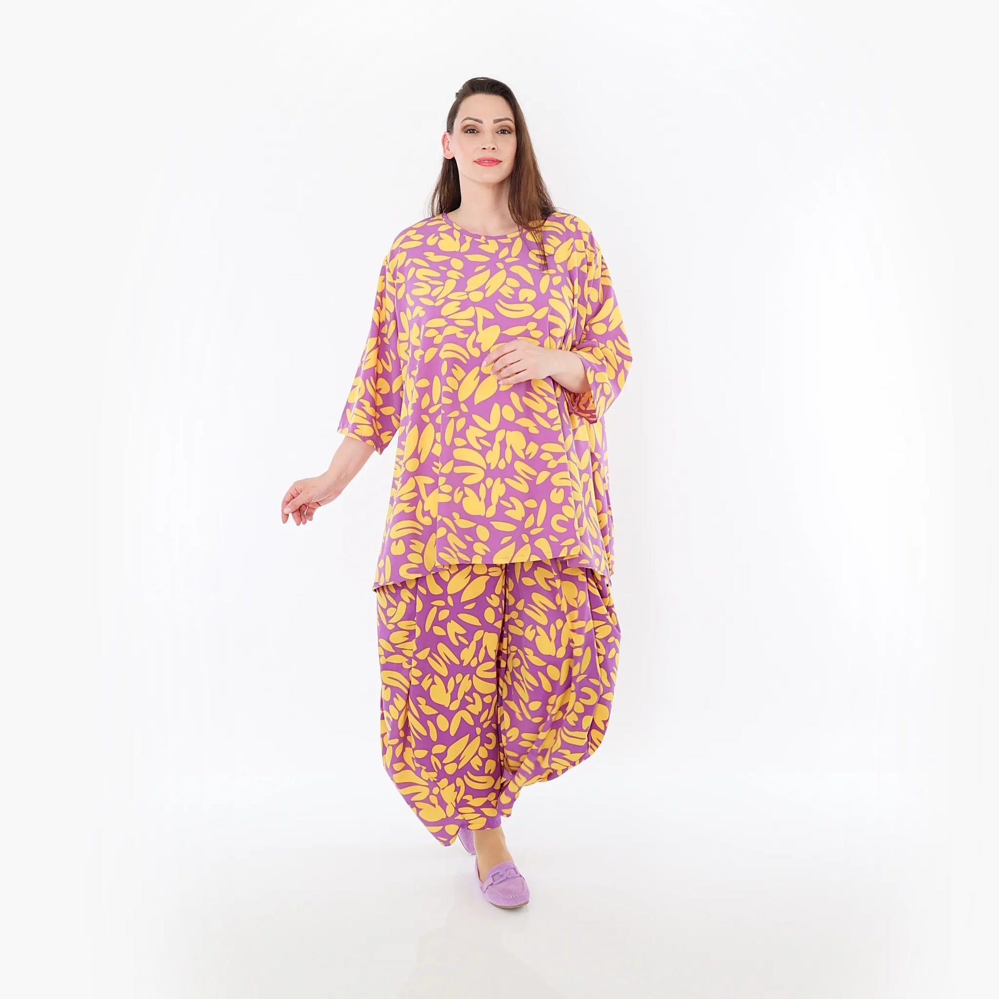  A-Form Bigshirt von AKH Fashion aus Viskose, 1470.00593, Flieder/Gelb, Blumen, Ausgefallen