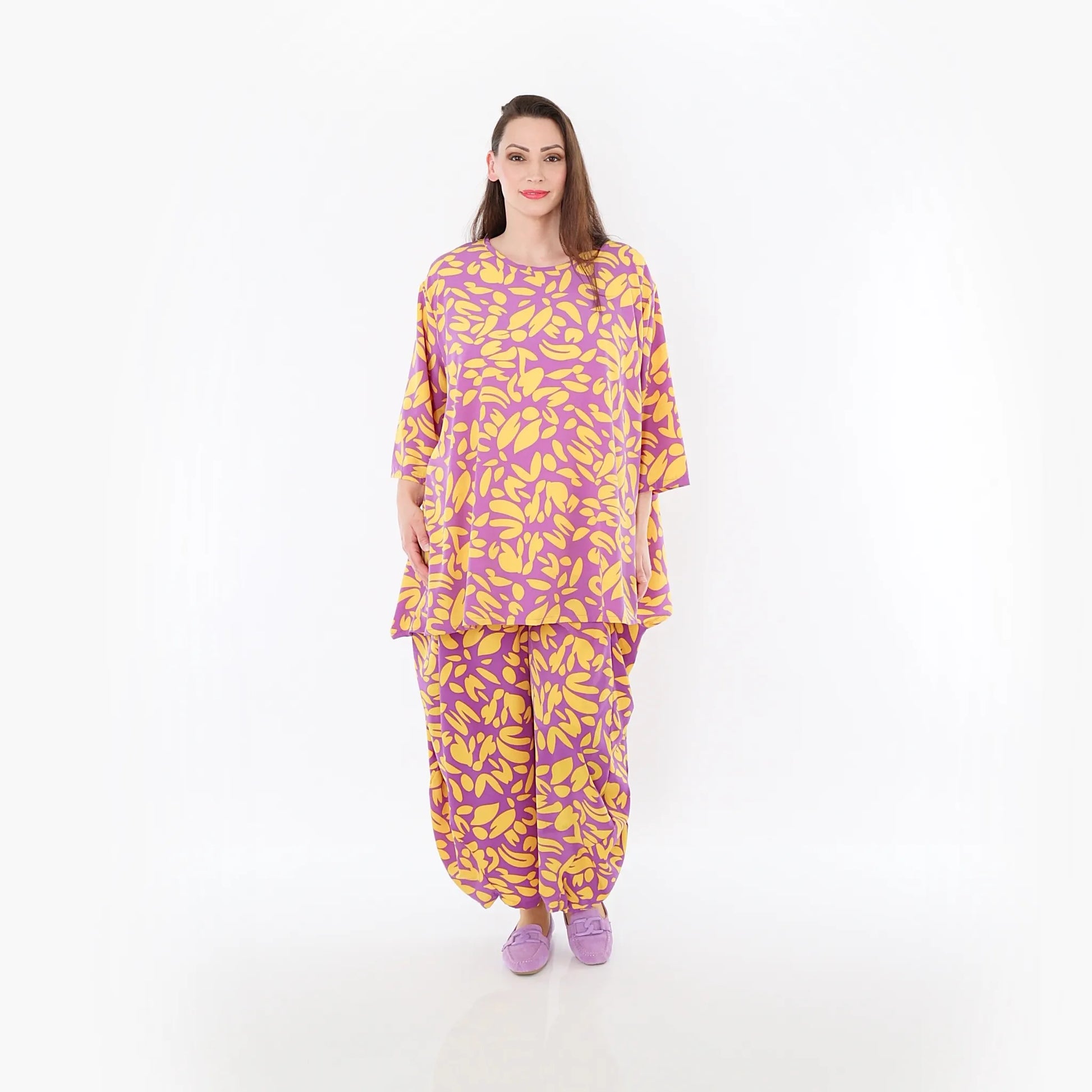  A-Form Bigshirt von AKH Fashion aus Viskose, 1470.00593, Flieder/Gelb, Blumen, Ausgefallen