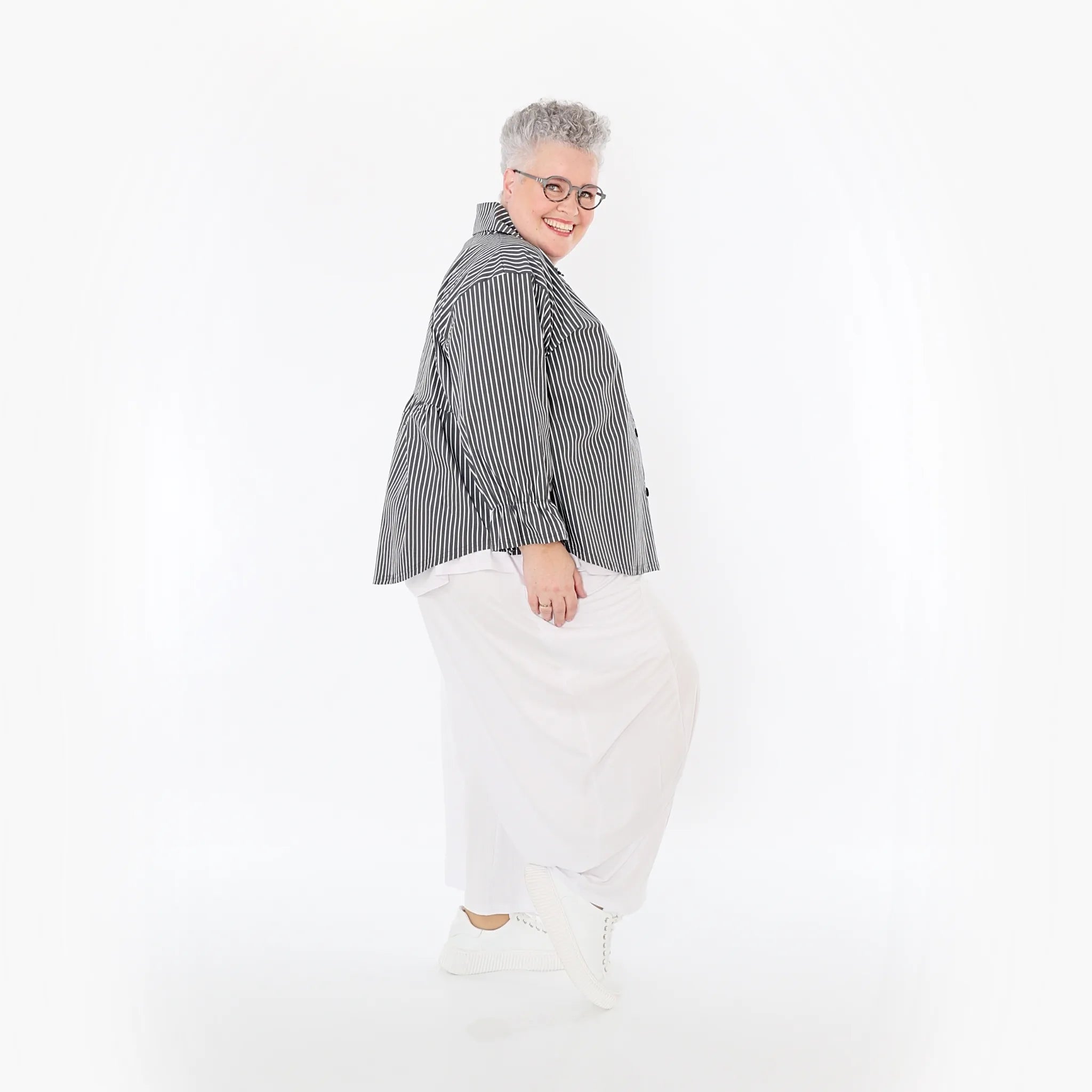  AKH Fashion Bluse in gerundeter Form, aus Baumwolle, 1472.07062, Anthrazit/Weiß, Streifen