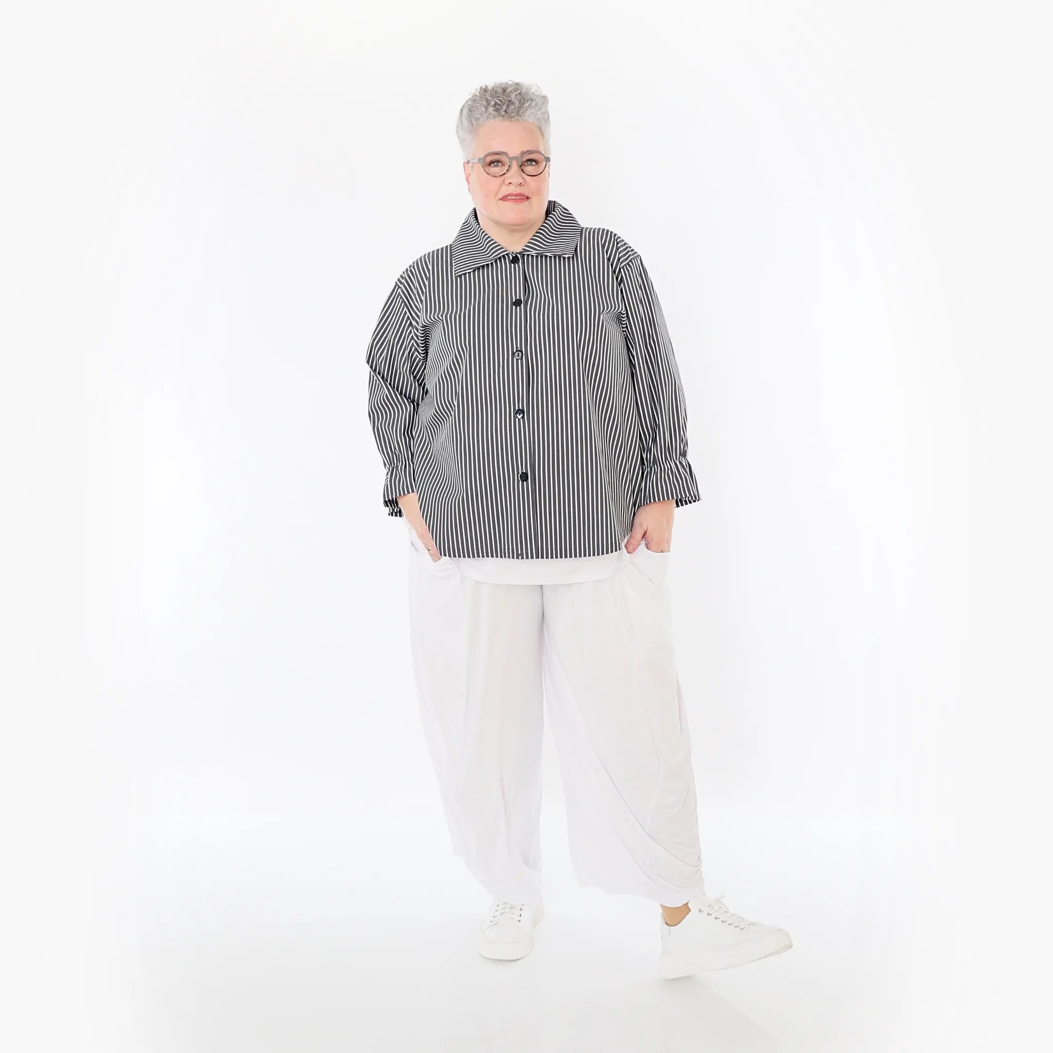  AKH Fashion Bluse in gerundeter Form, aus Baumwolle, 1472.07062, Anthrazit/Weiß, Streifen