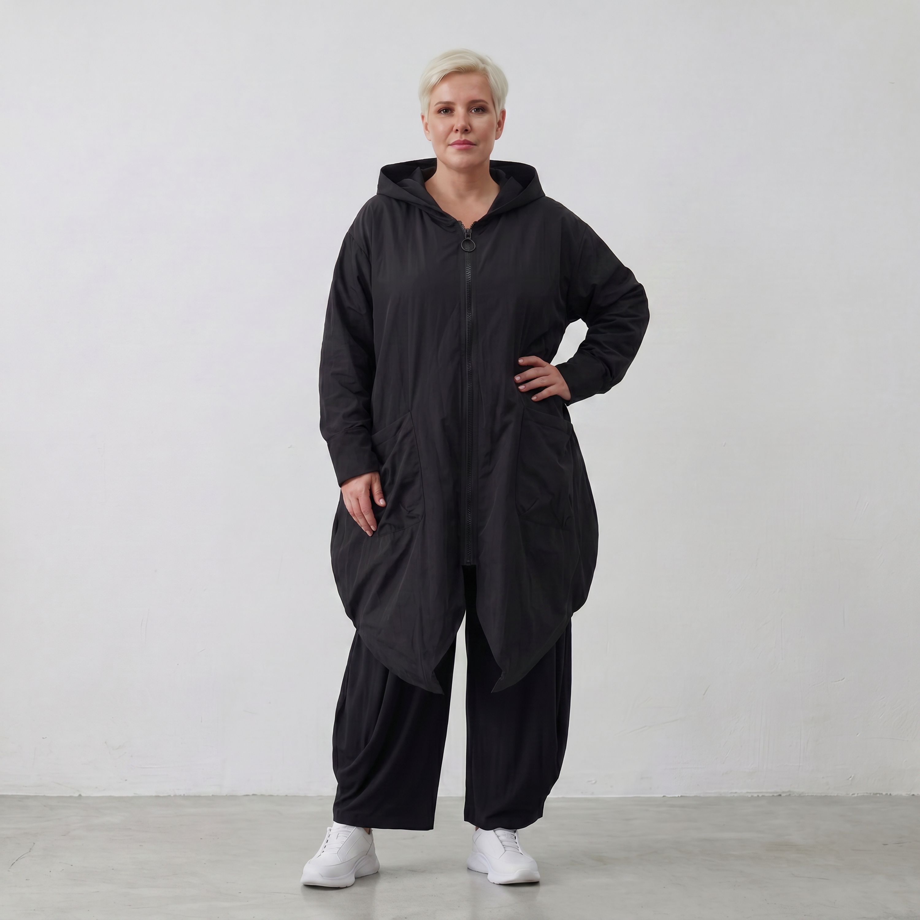 Schwarzer Oversize Mantel im Lagenlook weich fliessend leicht zeitlos leger Stil modern