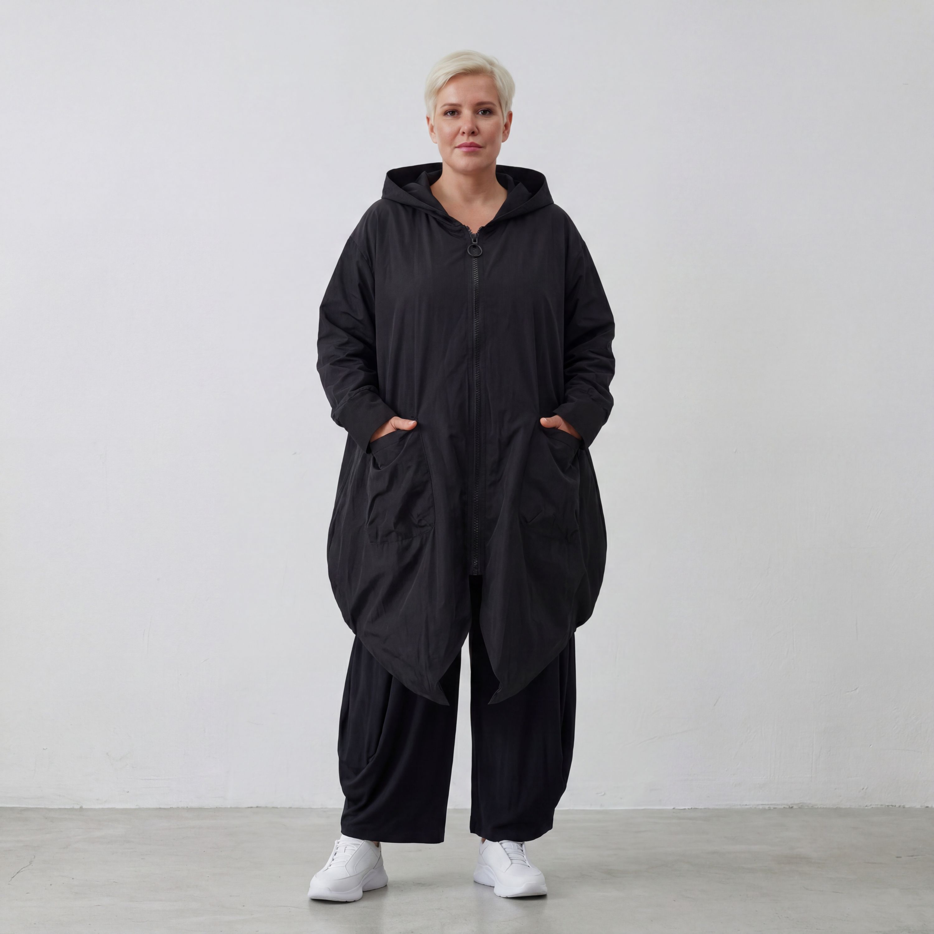 Schwarzer Oversize Mantel im Lagenlook weich fliessend leicht zeitlos leger Stil modern