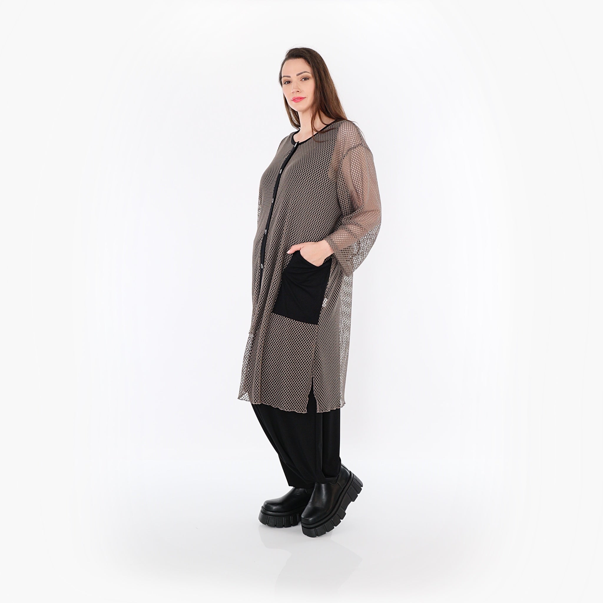 AKH Fashion Bluse in asymmetrischer Form, aus Baumwolle, 1500.07101, Taupe/Schwarz, Schick