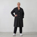 Schwarzer Oversize Mantel fliessend elastisch zeitlos leger sommerlich fuer Lagenlook