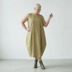 Zeitloses Oversize Ballon Kleid im legeren Lagenlook aus feiner Baumwoll Popeline mit Punkten, Beige/Olive