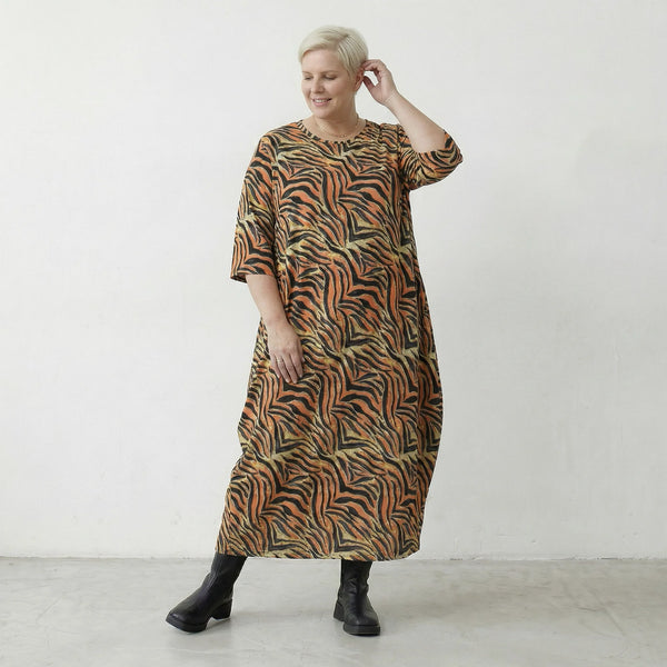 Luftig fein interpretiertes Ballon Kleid im modernen Zebra Lagenlook, zeitlos und ausgefallen, Orange/Schwarz/Gelb