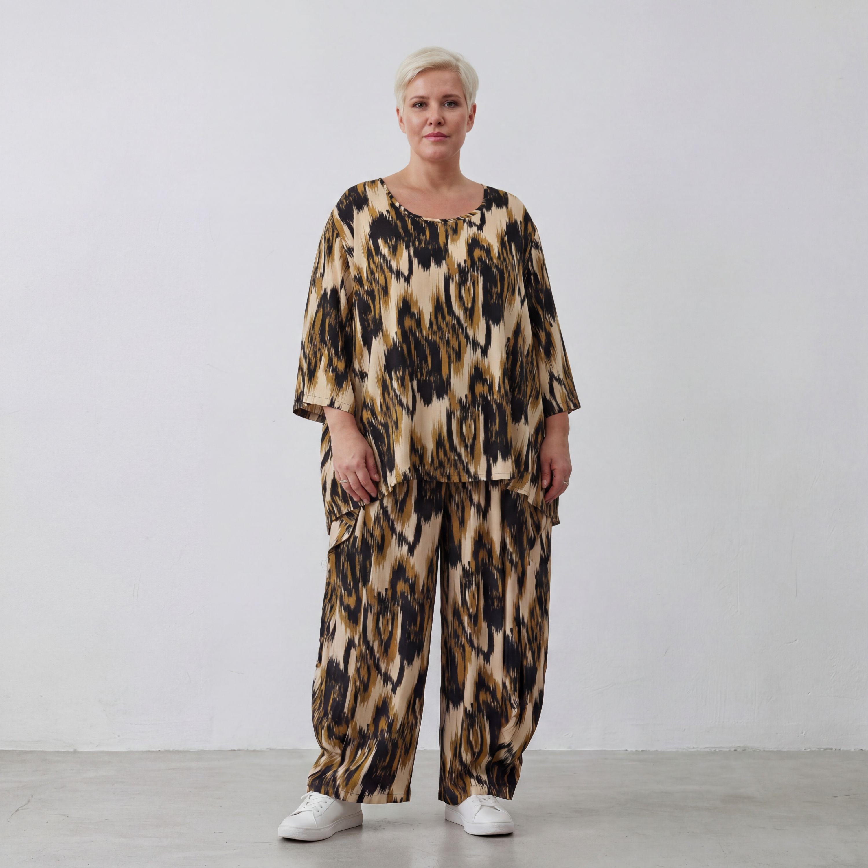Popelineshirt in schwarzbeigem Batiklook A-Form mit Rundhals und Dreiviertelarm luftig