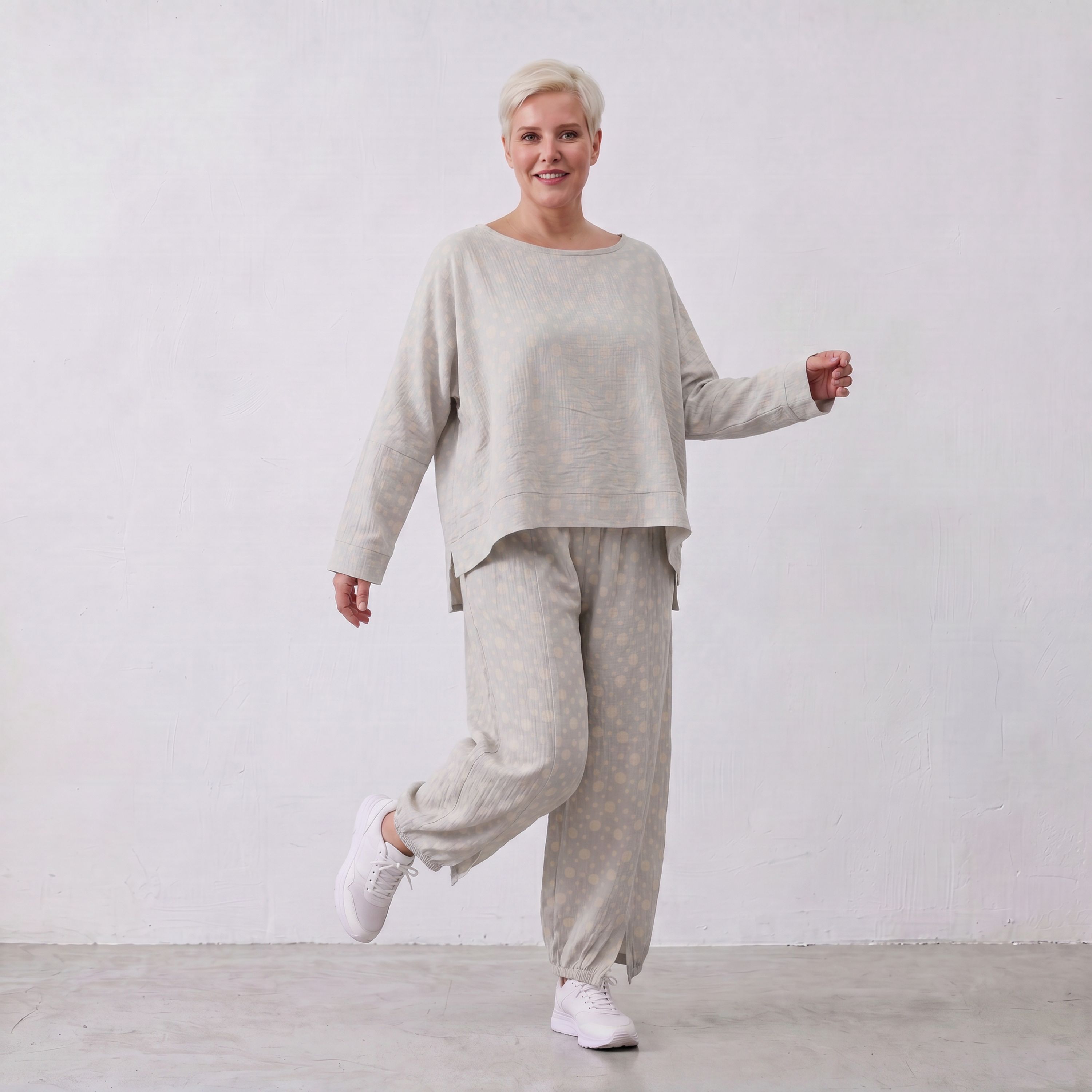 Fliessende BaumwollMousseline Ballonhose Lagenlook Hellblau Ecru leger zeitlos ausgefallen
