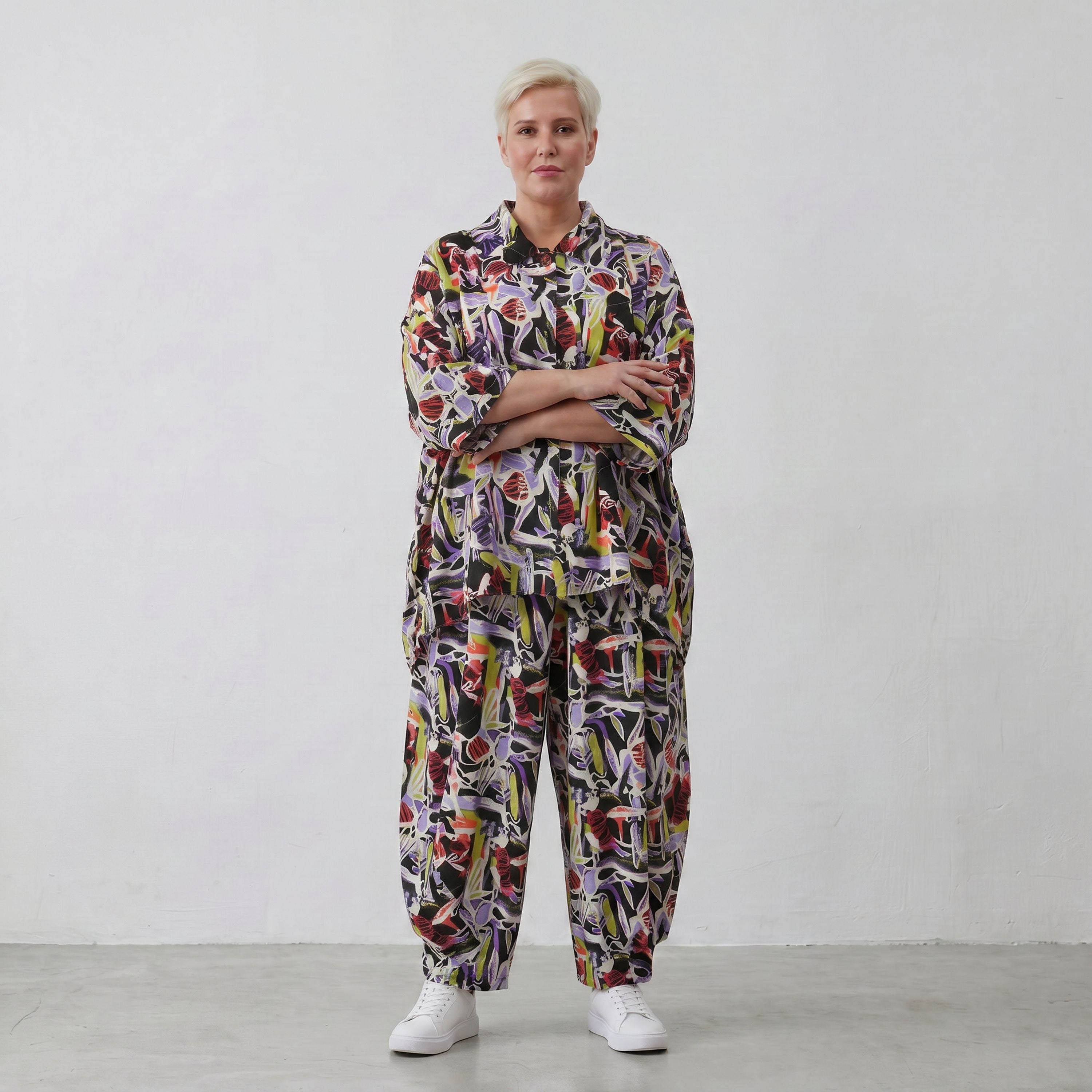 Zeitlose Oversize Viskosebluse in Schwarz Oliv Lila leger Lagenlook modern Hemdkragen