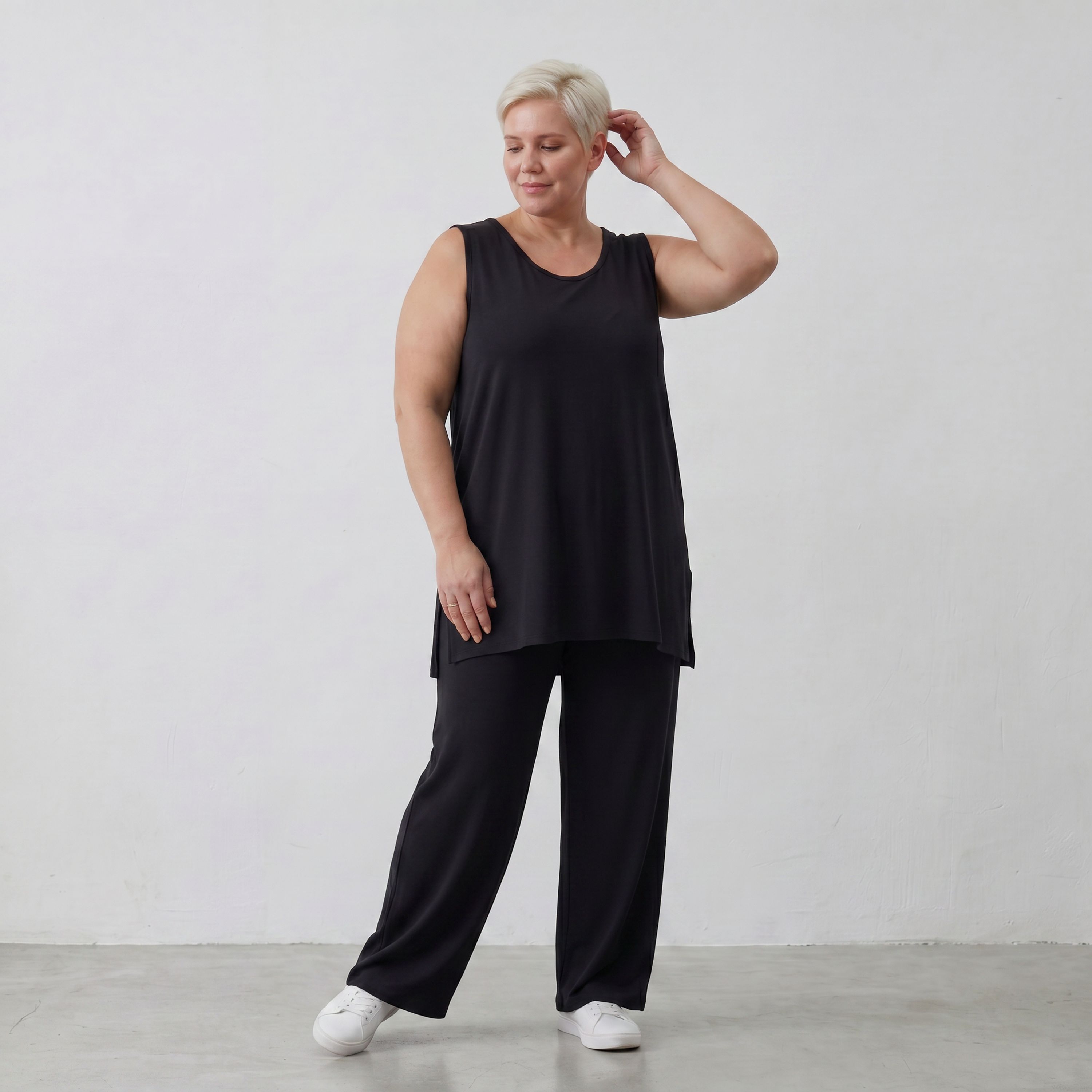 Ärmelloses Top mit Rundhalsausschnitt aus weichem Stretchjersey in klassischem Schwarzton