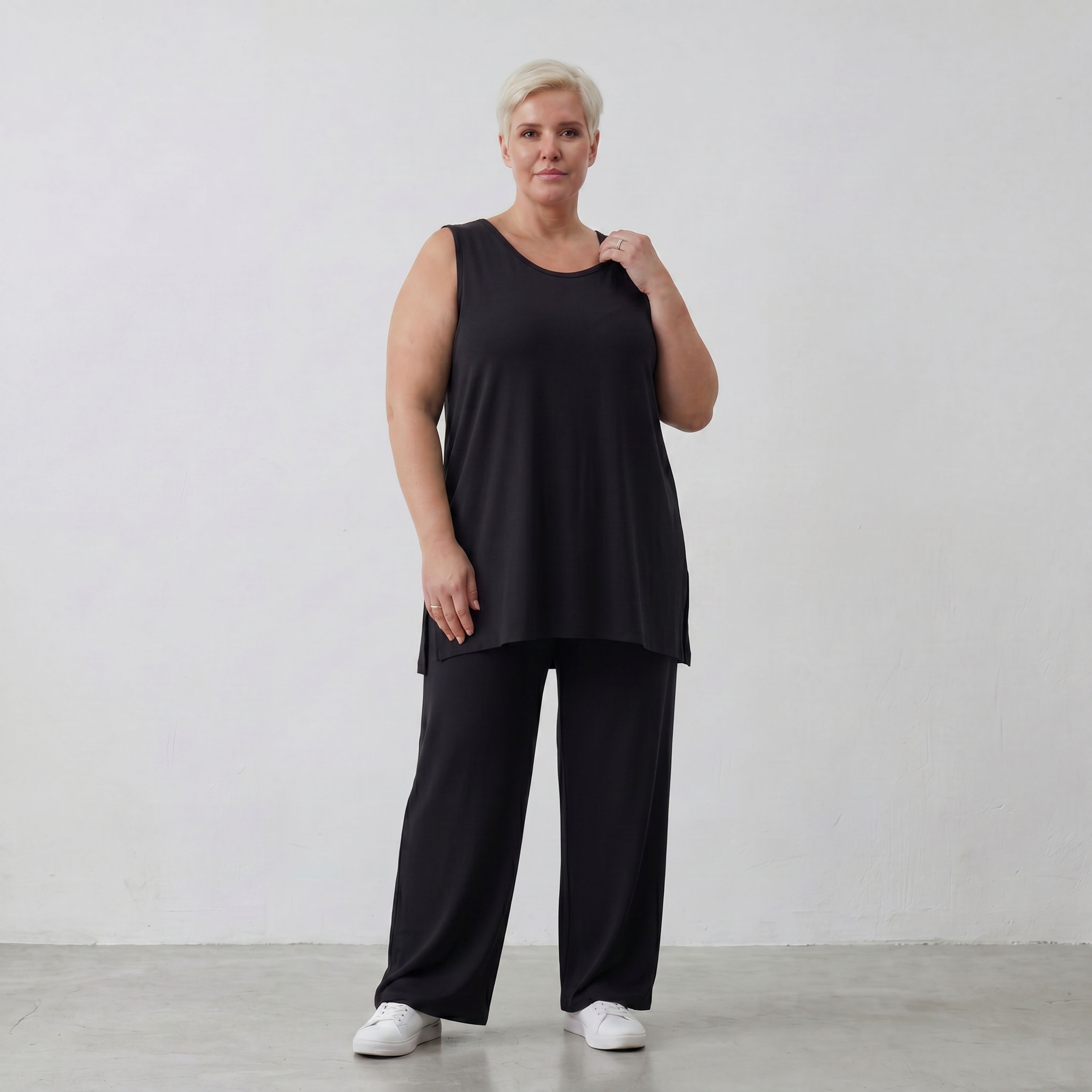 Ärmelloses Top mit Rundhalsausschnitt aus weichem Stretchjersey in klassischem Schwarzton