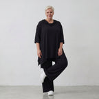 Fließendes Shirt in Schwarz mit Zipfelkapuze und Dreiviertelarm aus weichem Viskosejersey