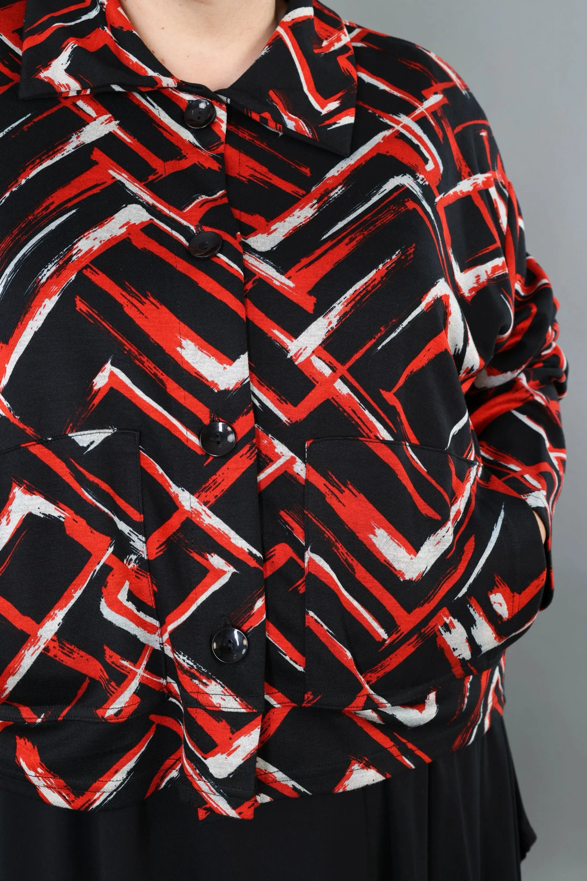  AKH Fashion Jacke in gerundeter Form, aus Viskose, 1517.06910, Schwarz/Rot/Weiß, Schick