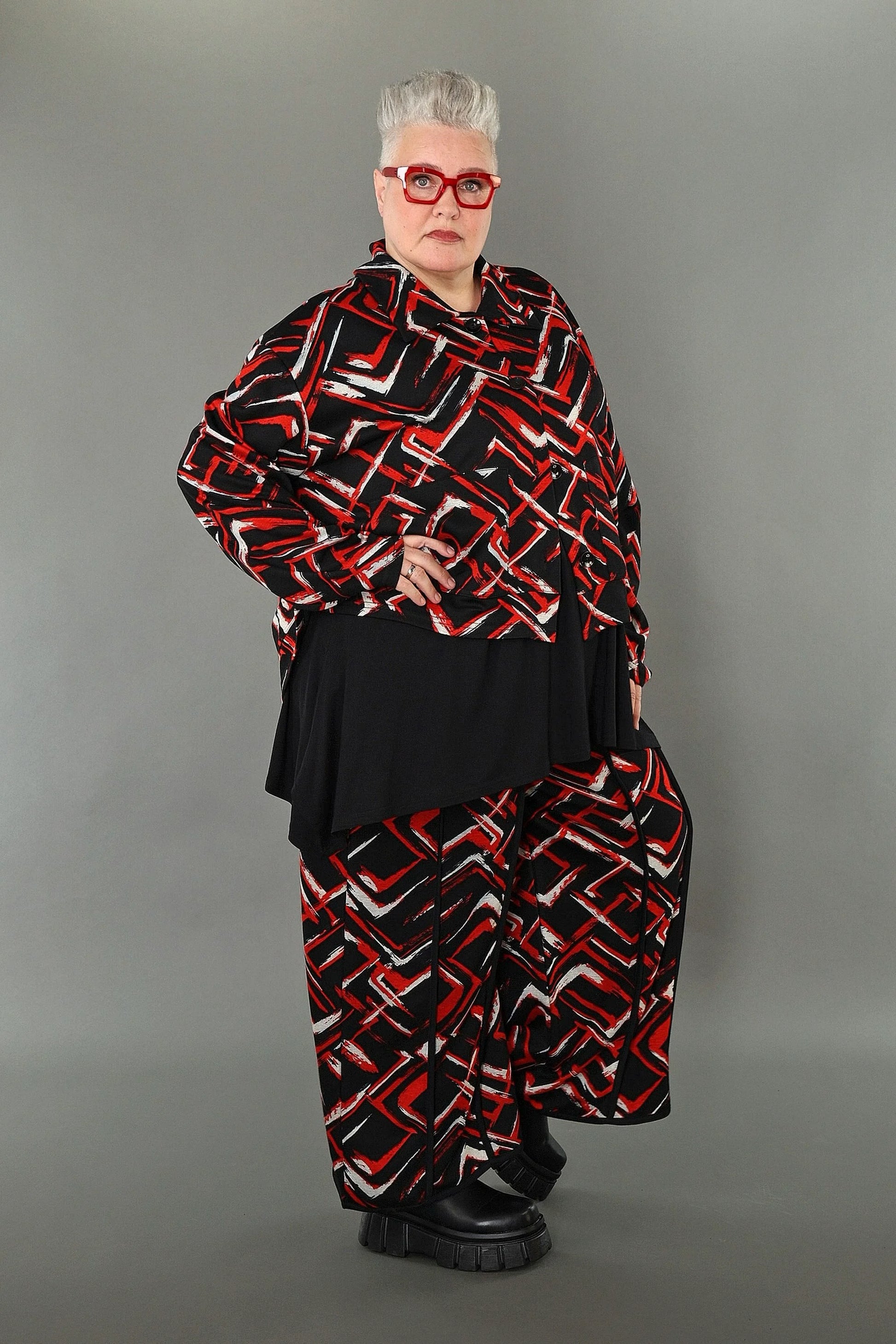 AKH Fashion Jacke in gerundeter Form, aus Viskose, 1517.06910, Schwarz/Rot/Weiß, Schick