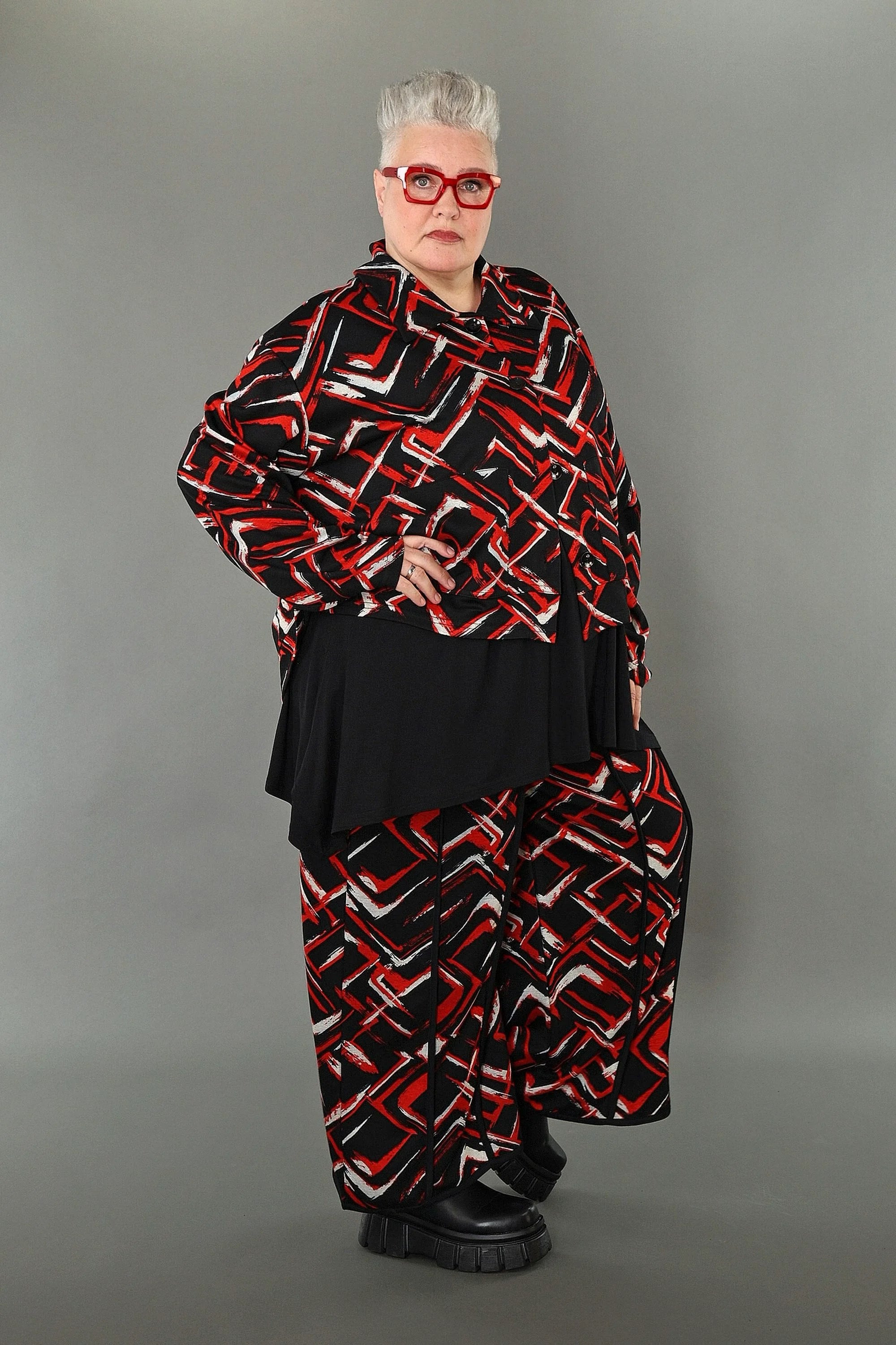  AKH Fashion Jacke in gerundeter Form, aus Viskose, 1517.06910, Schwarz/Rot/Weiß, Schick