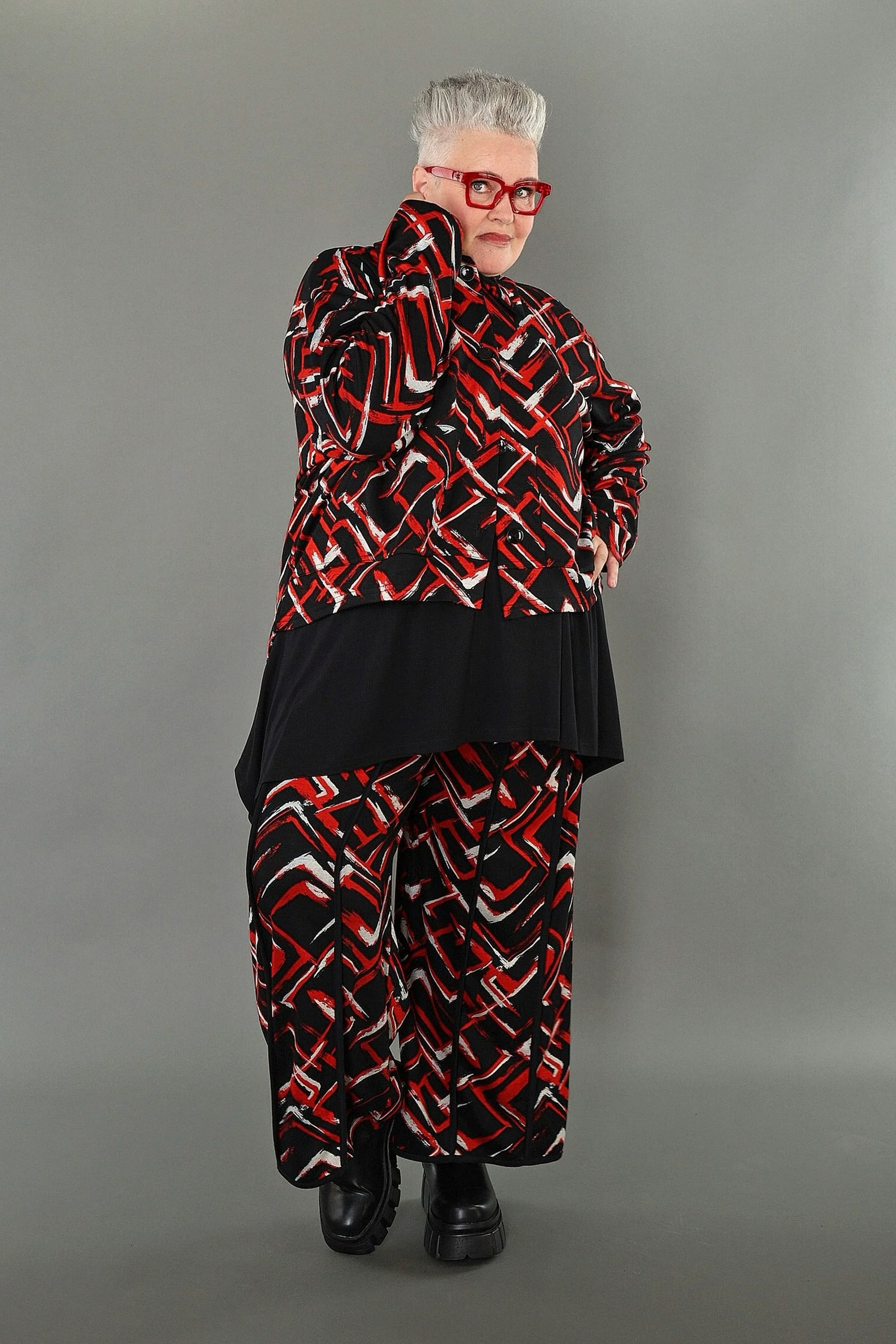  AKH Fashion Jacke in gerundeter Form, aus Viskose, 1517.06910, Schwarz/Rot/Weiß, Schick