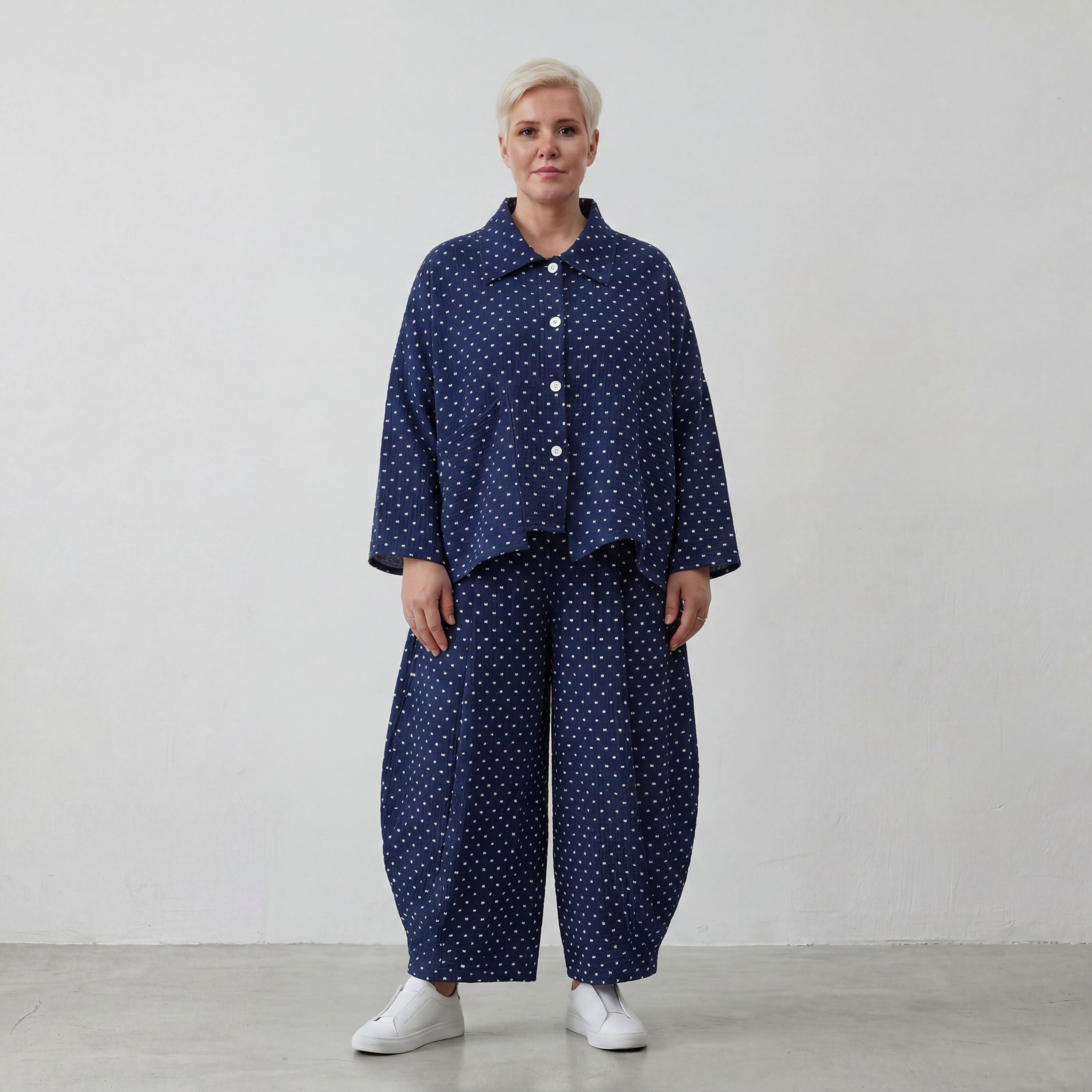 Zeitlose Oversize Jacquardjacke in Dunkelblau Weiß im sehr legeren Lagenlook mit Struktur