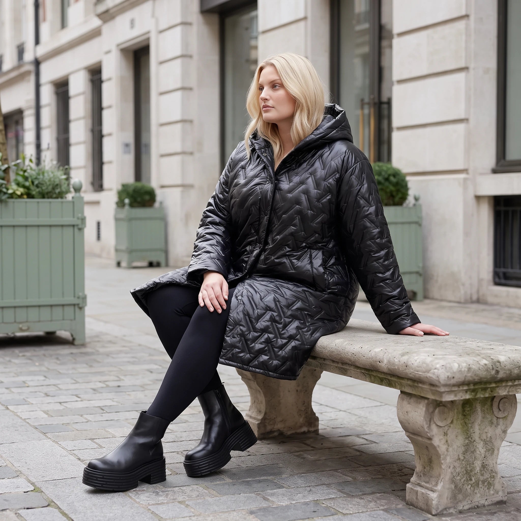 Schwarze Steppjacke mit Kapuze im Ballonschnitt oversized mit Grafikmuster und Taschen