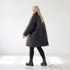 Schwarze Steppjacke mit grafischem Muster oversized wasserabweisend warm mit Taschen