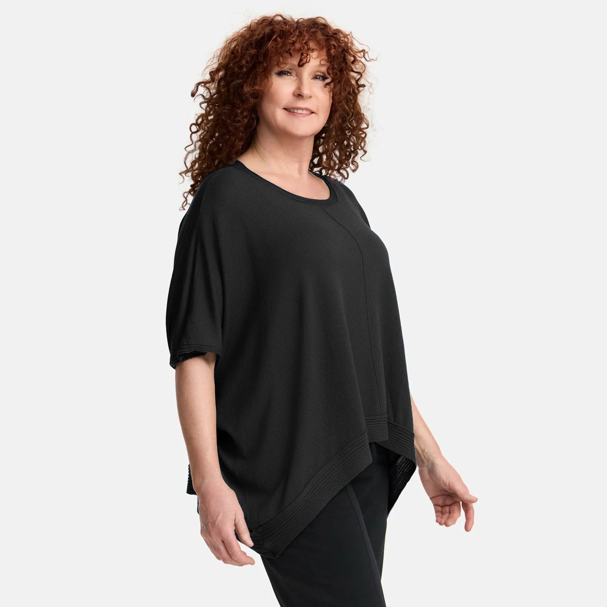  Amandine Pullover in kastiger Form, aus Viskose, A2803, Schwarz, Schick, Modern, Bequem