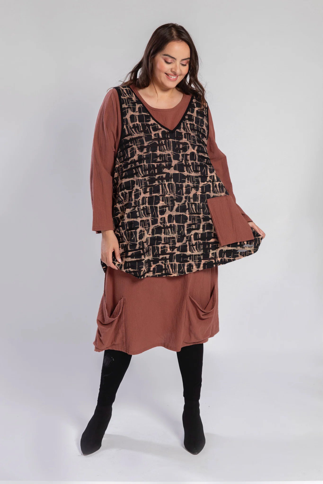  Pomme Rouge Top in gerader Form, aus Baumwolle, A830, Schoko-Schwarz, Grafik, Schick