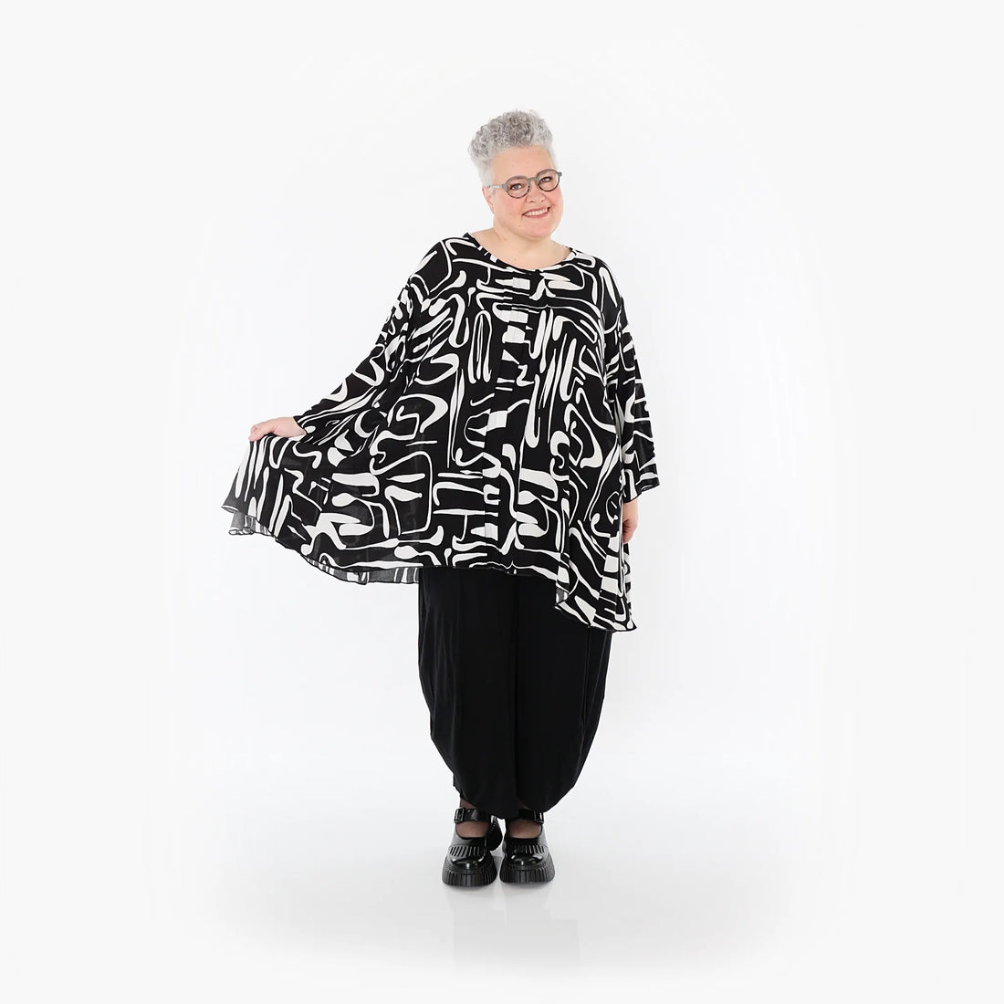 AKH Fashion Shirt in Glocken-Form, aus Viskose, 1287.01892, Schwarz-Weiß, Blumen, Schick main image 1