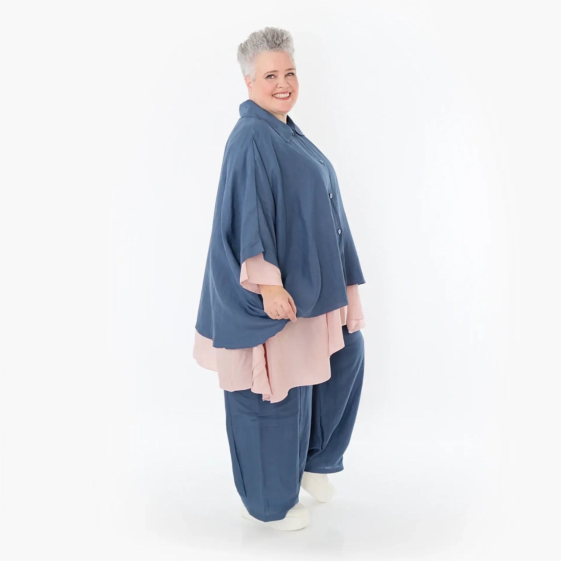  AKH Fashion Jacke in gerundeter Form, aus Viskose, 1490.07092, Azurblau, Ausgefallen