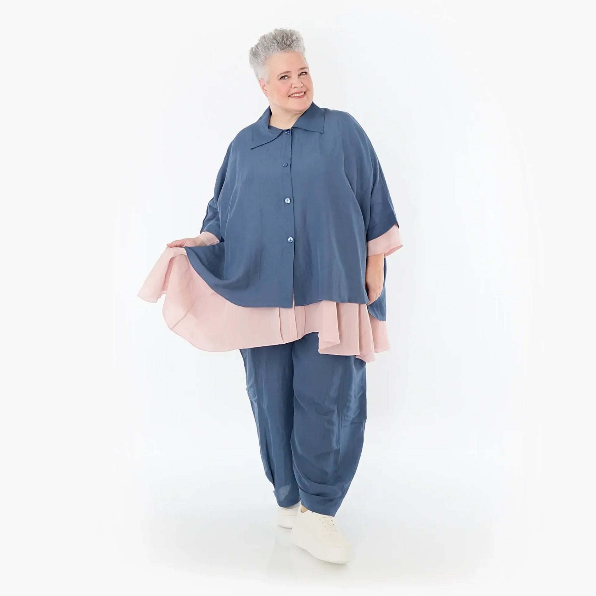  AKH Fashion Jacke in gerundeter Form, aus Viskose, 1490.07092, Azurblau, Ausgefallen