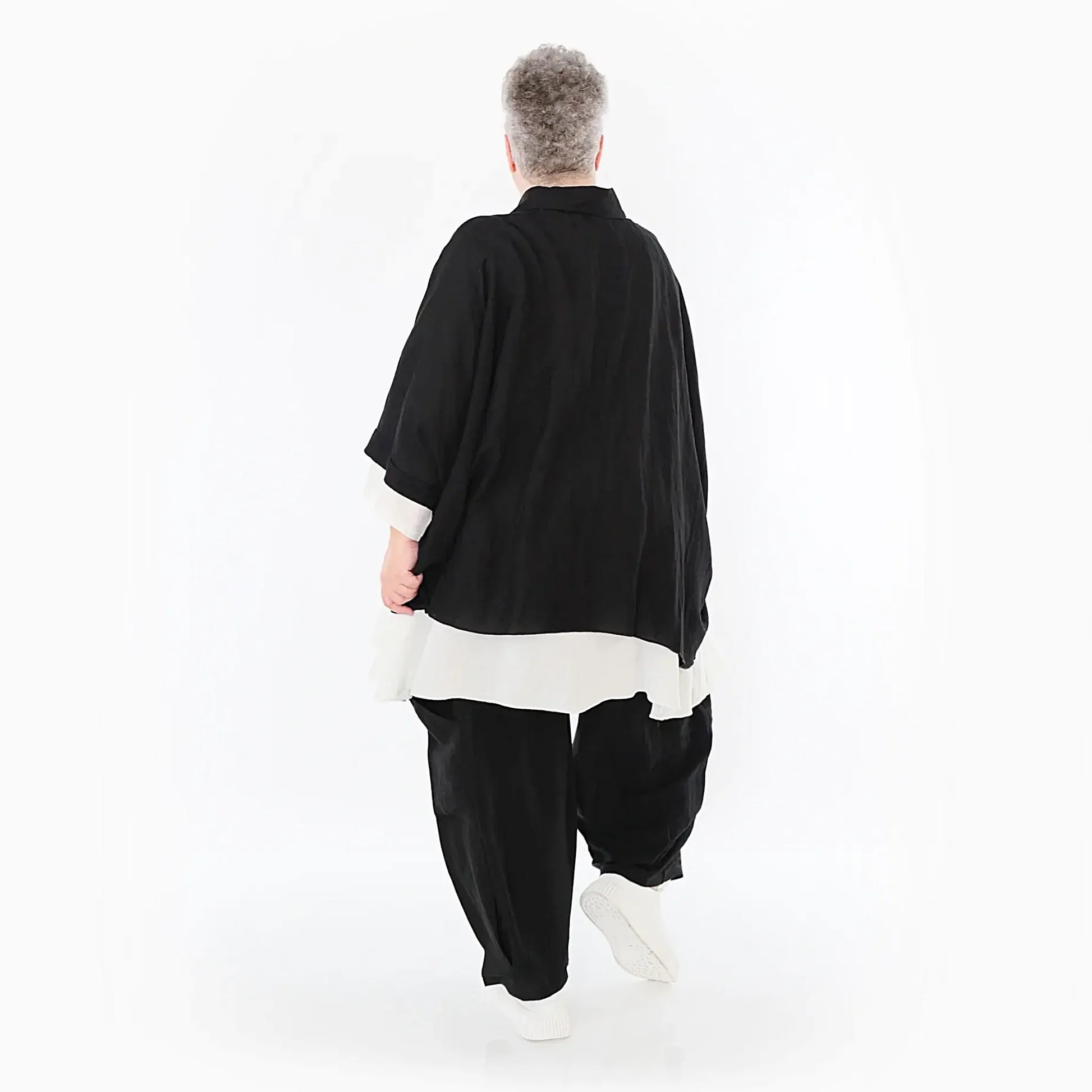  AKH Fashion Jacke in gerundeter Form, aus Viskose, 1490.07092, Schwarz, Ausgefallen