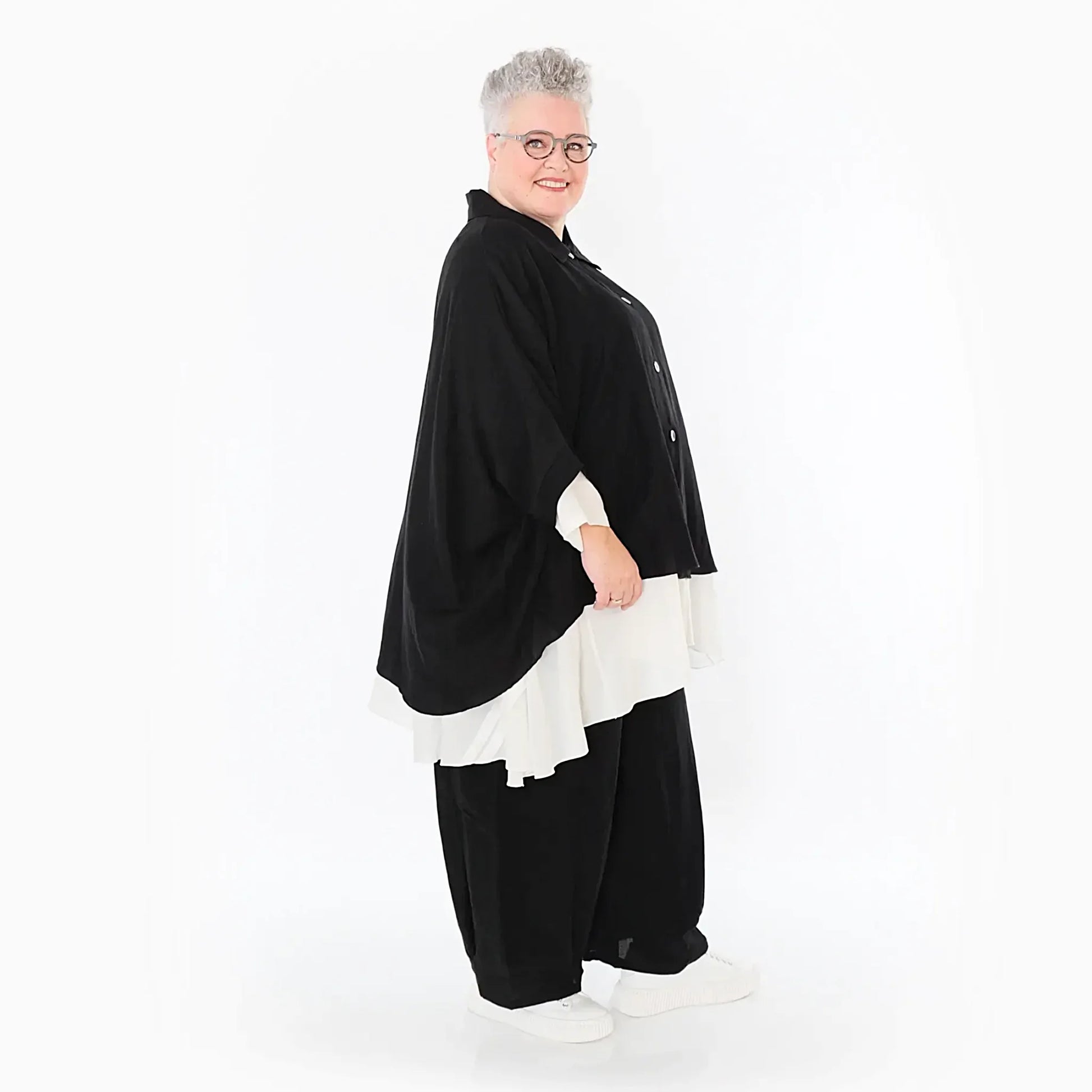  AKH Fashion Jacke in gerundeter Form, aus Viskose, 1490.07092, Schwarz, Ausgefallen