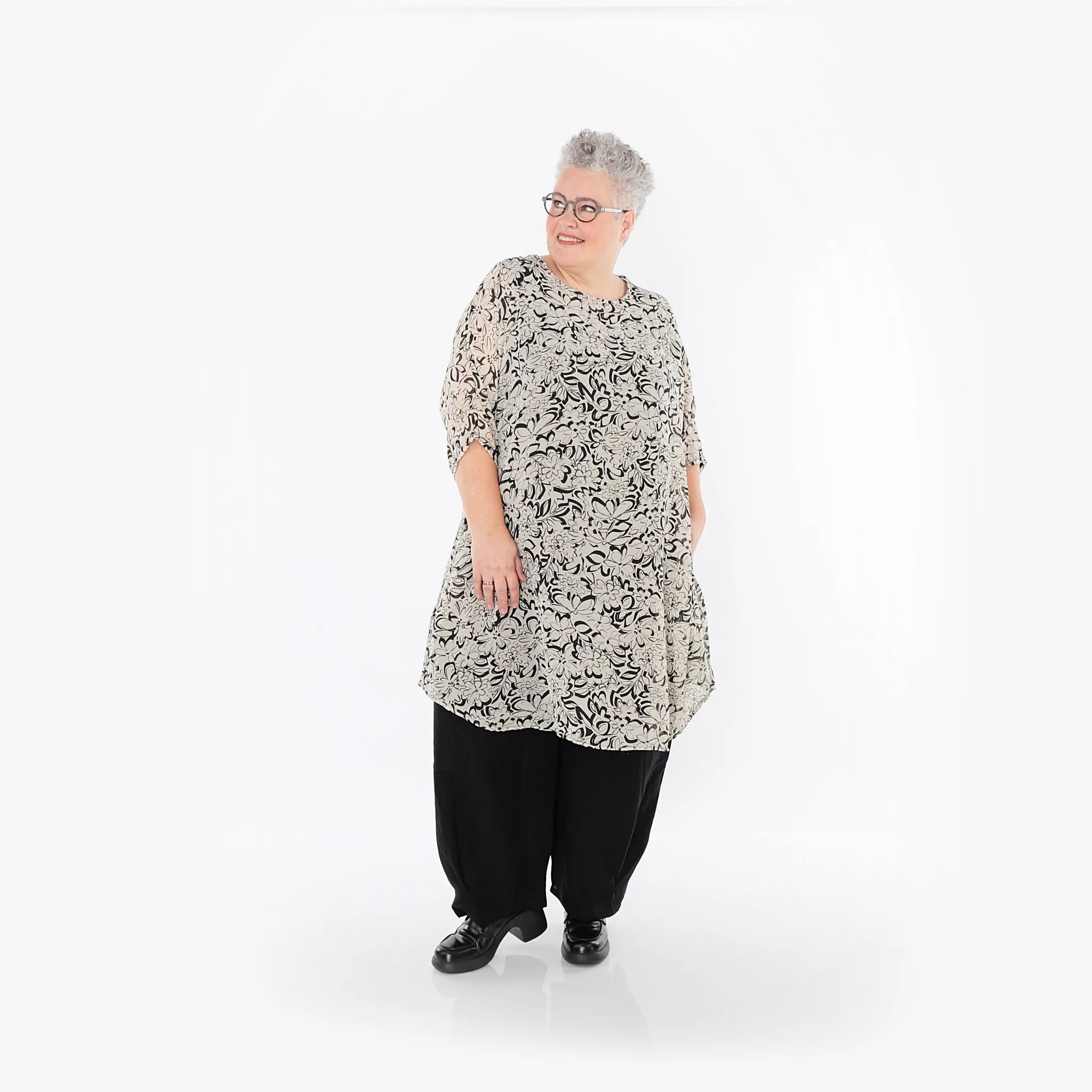  AKH Fashion Bigshirt in gerundeter Form, aus Viskose, 1494.02499, Ecru/Schwarz, Blumen