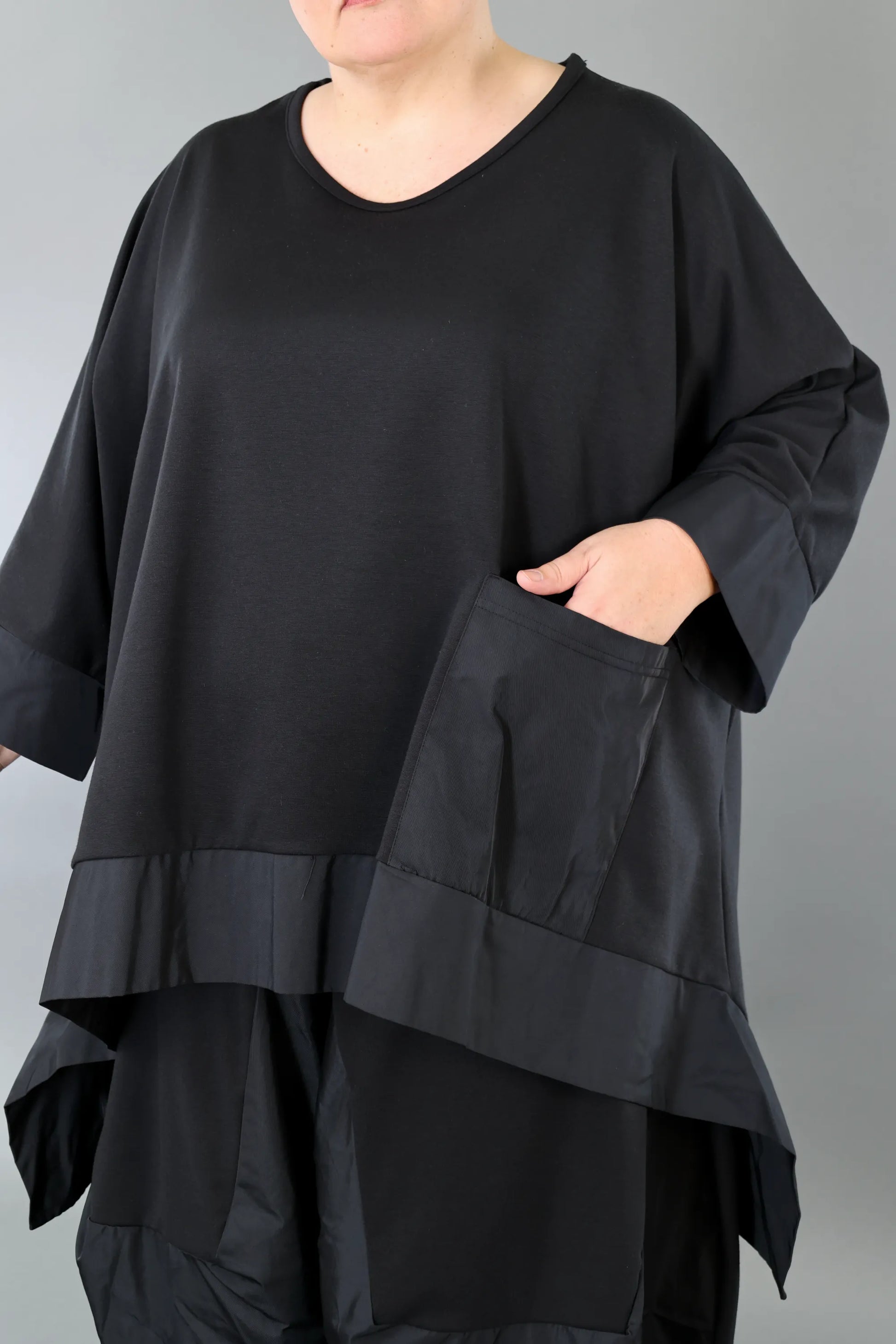  A-Form Bigshirt von AKH Premium aus Materialmix, P1001.6869, Schwarz, Ausgefallen, Zeitlos