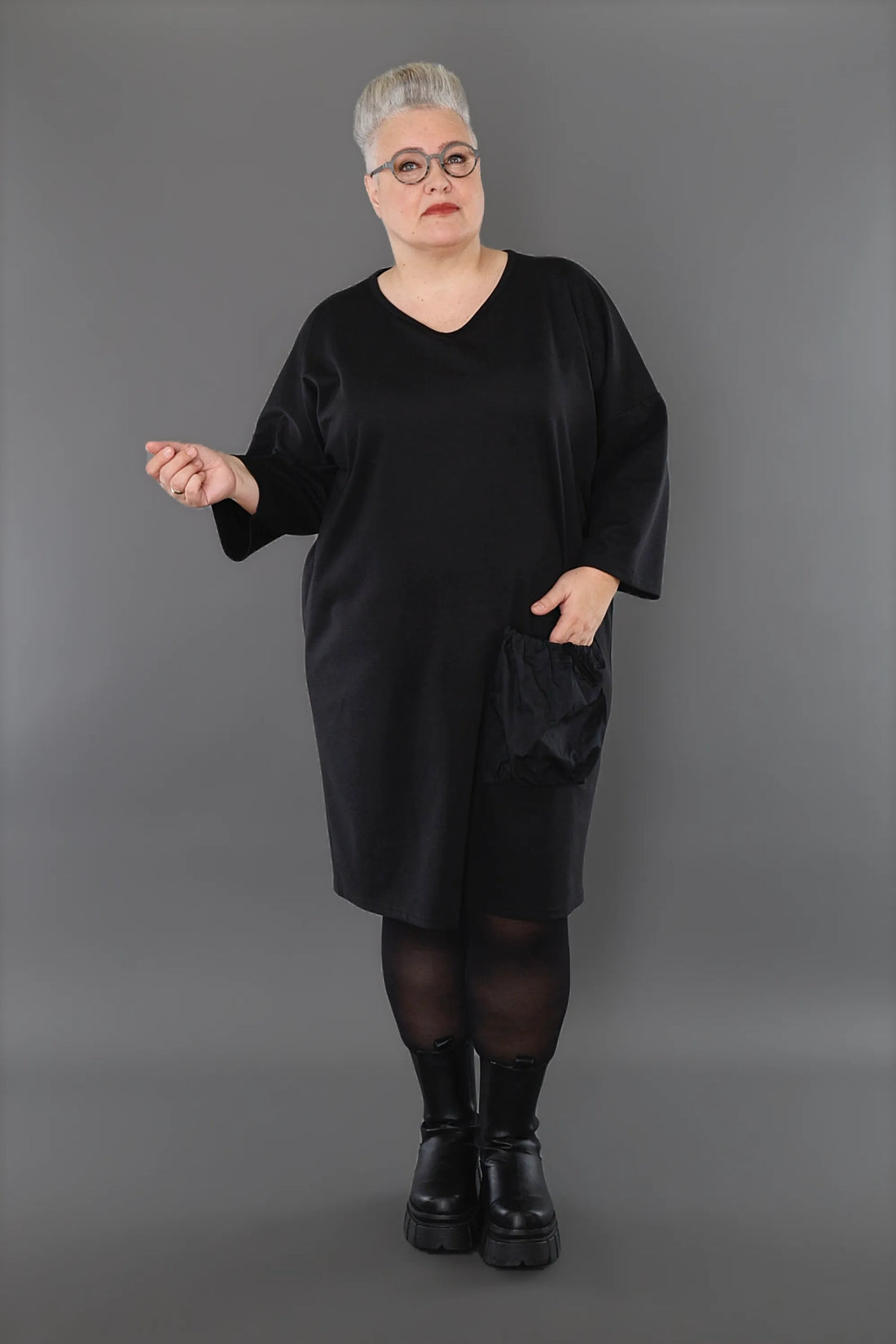  AKH Premium Kleid in gerader Form, aus Materialmix, P1001.7052, Schwarz, Ausgefallen