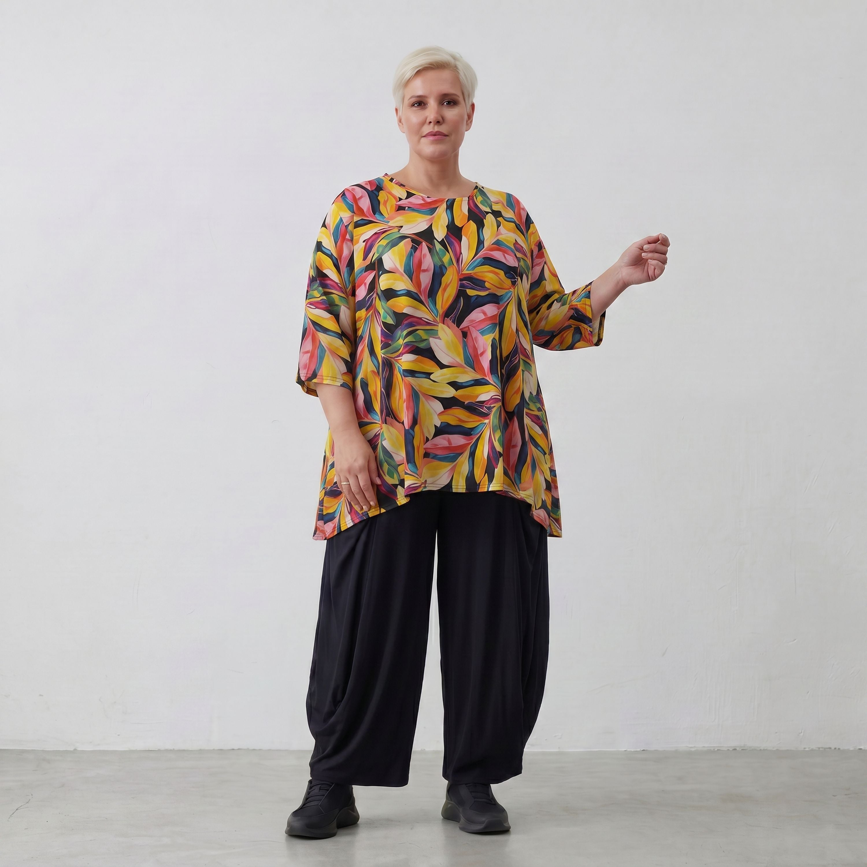 Mehrfarbiges Chiffonshirt in weiter A-Form mit Blumenprint 3/4-Arm und Rundhalsausschnitt