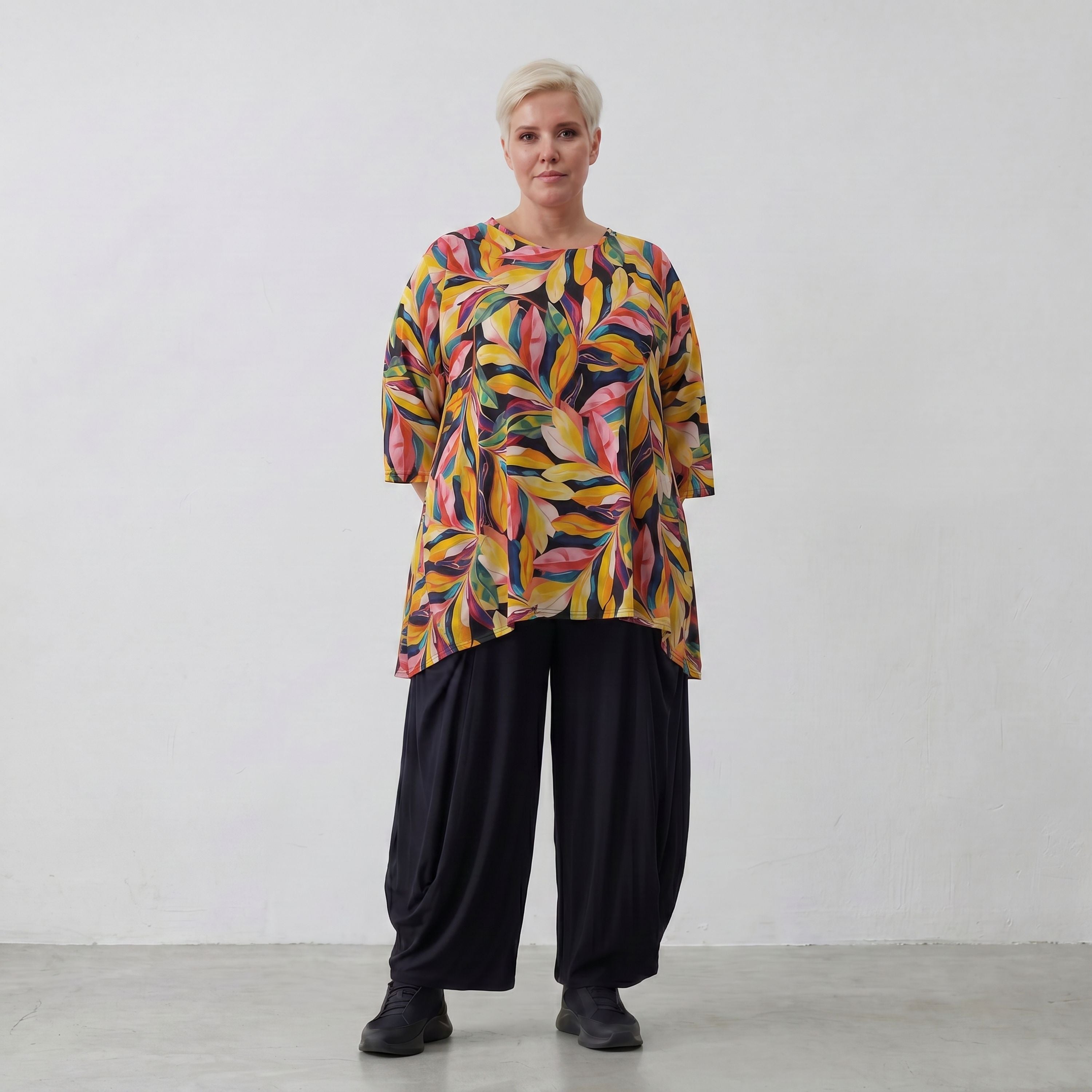 Mehrfarbiges Chiffonshirt in weiter A-Form mit Blumenprint 3/4-Arm und Rundhalsausschnitt