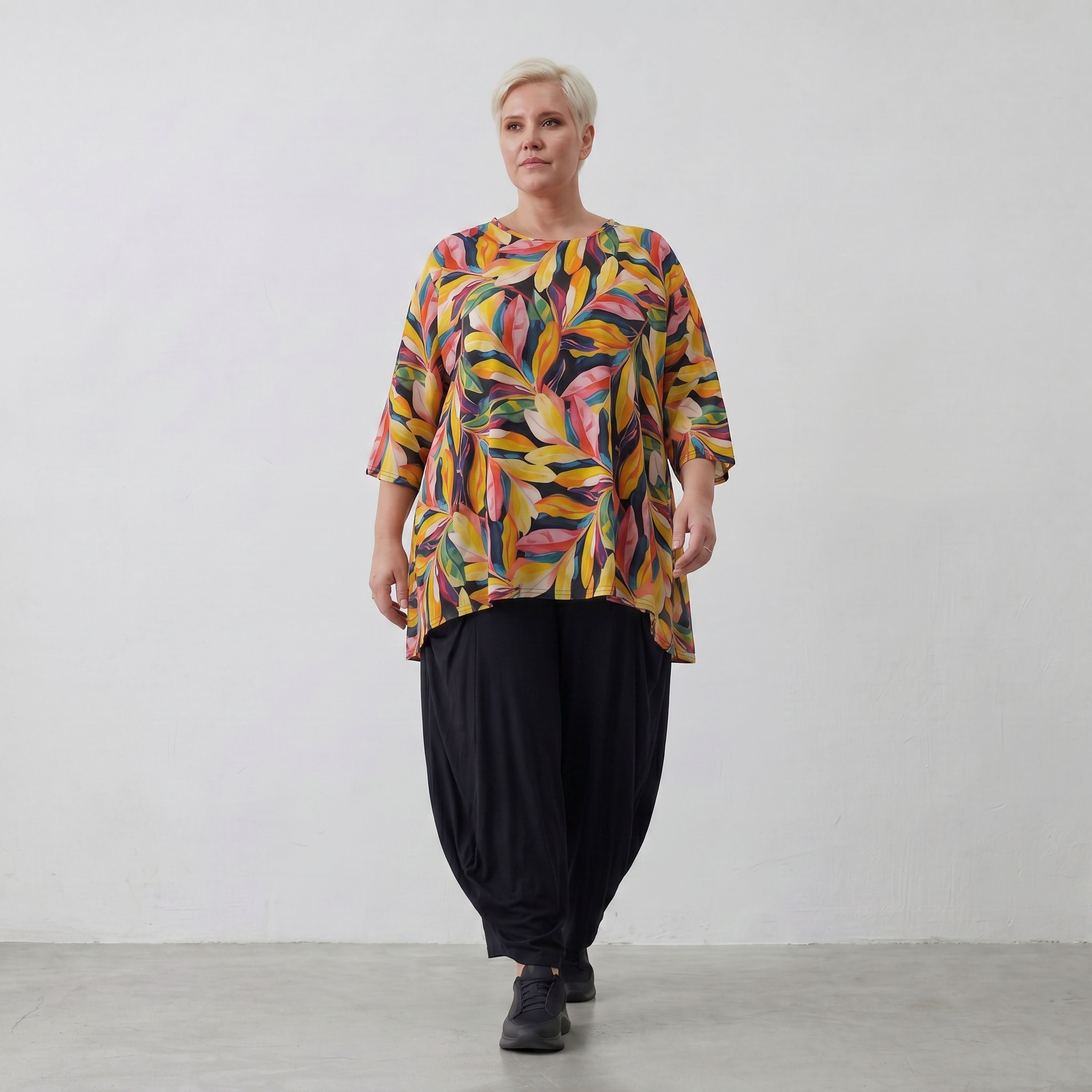 Mehrfarbiges Chiffonshirt in weiter A-Form mit Blumenprint 3/4-Arm und Rundhalsausschnitt