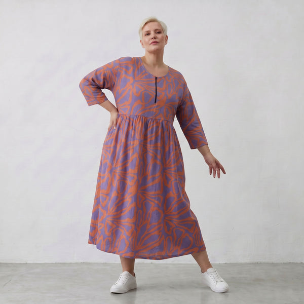 Ballonkleid in lilaorange Floralprint mit Seitentaschen Rundhals und Dreiviertelarm
