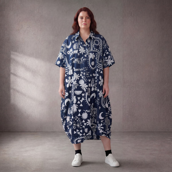 Luftiges Oversize Ballonkleid in Jeansblau Weiß mit Beachprint leger zeitlos ausgefallen