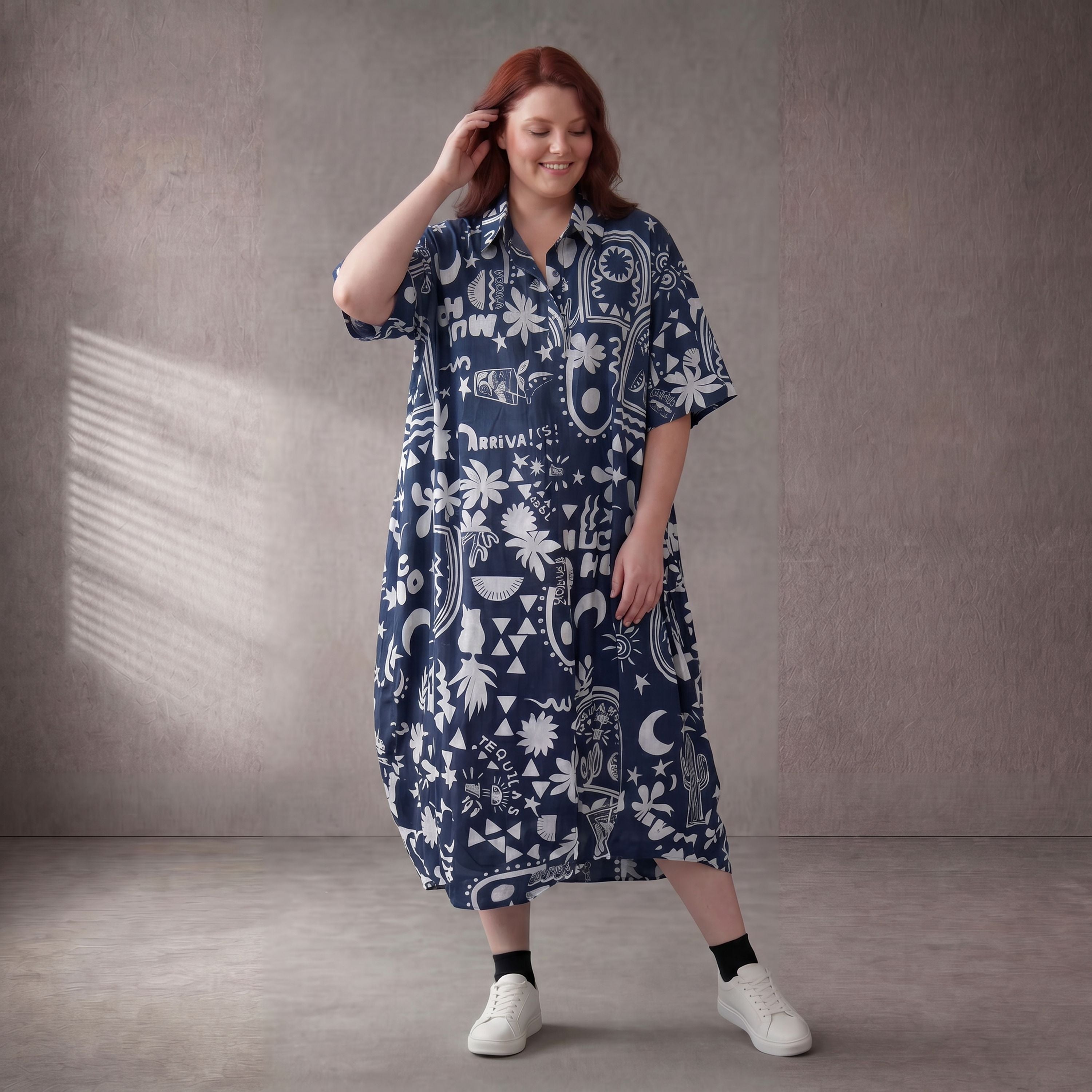Luftiges Oversize Ballonkleid in Jeansblau Weiß mit Beachprint leger zeitlos ausgefallen