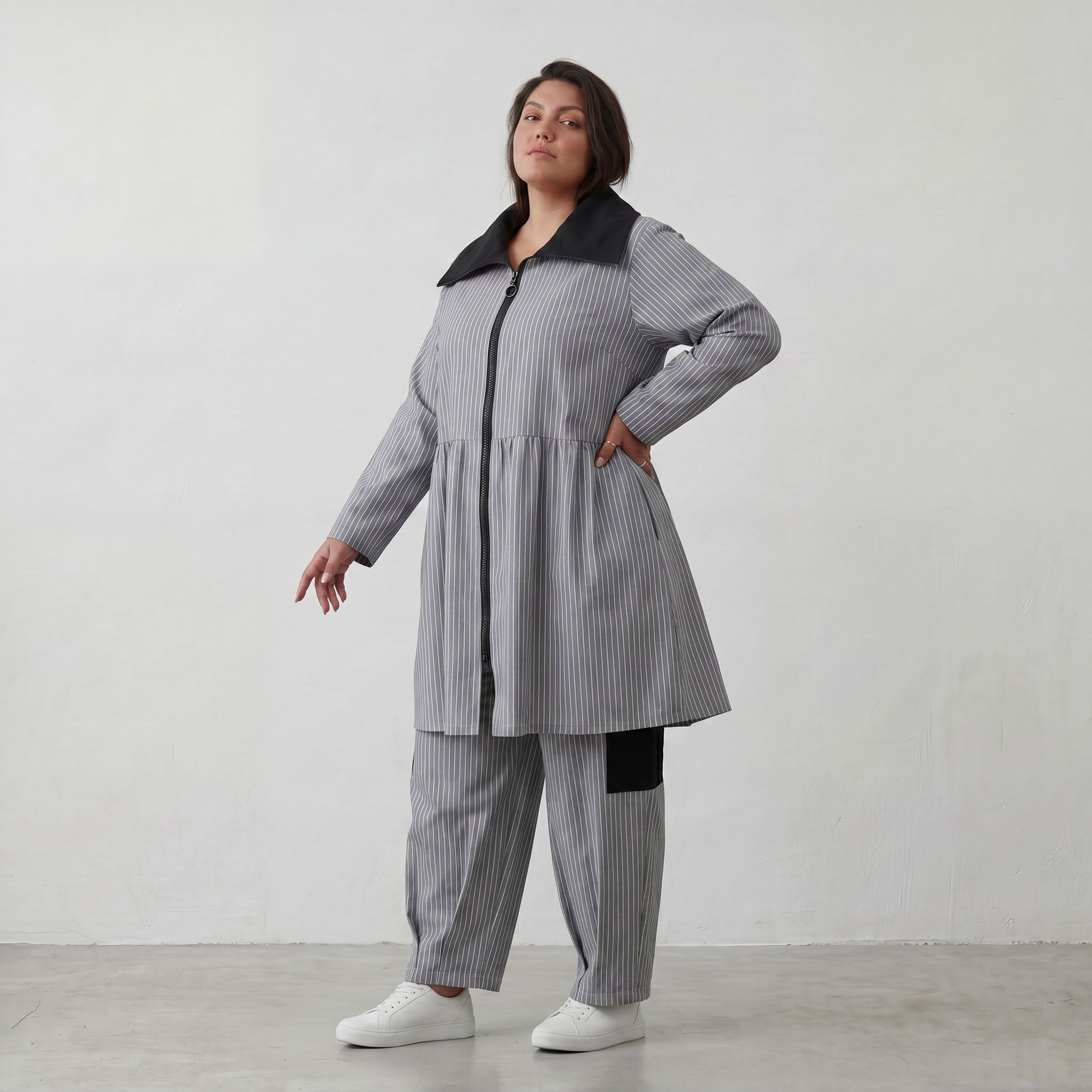 Ballonjacke in Grauweiß mit Hemdkragen und fließendem Bengalinestoff für jede Jahreszeit