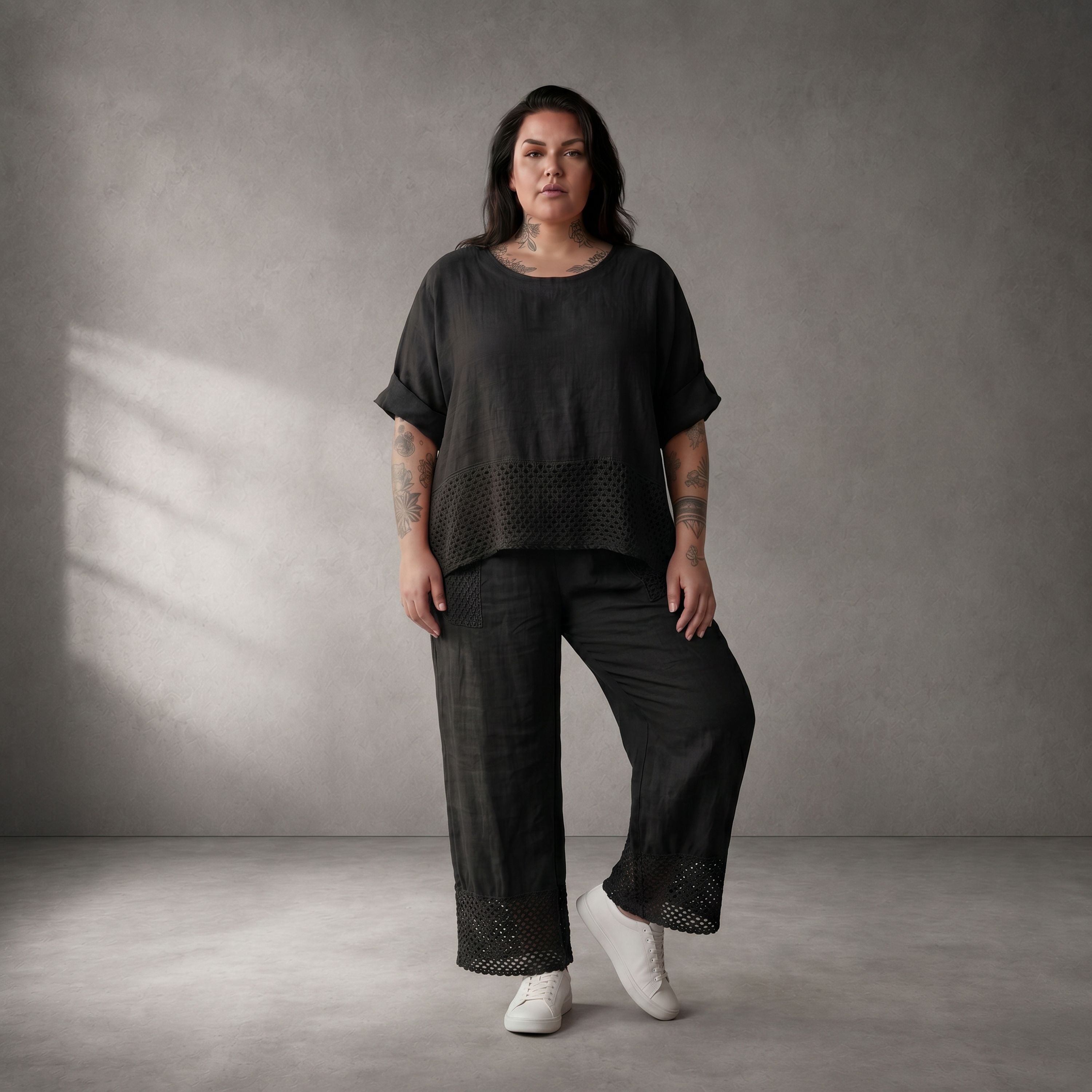 Zeitlose luftige schwarze Leinenhose im Lagenlook mit Strickdetails leger und ausgefallen