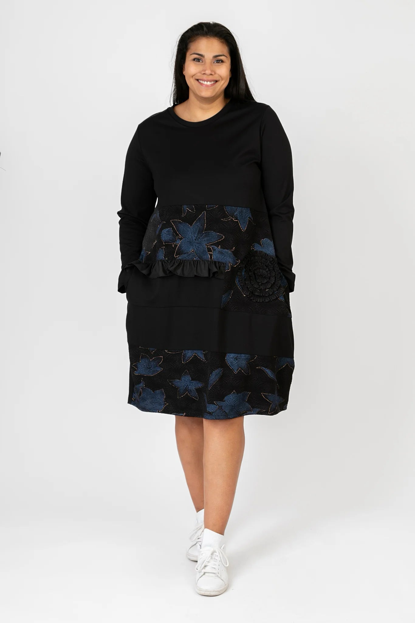  Pomme Rouge Kleid in gerader Form, aus Viskose, C6623, Schwarz-Blau, Blumen, Schick